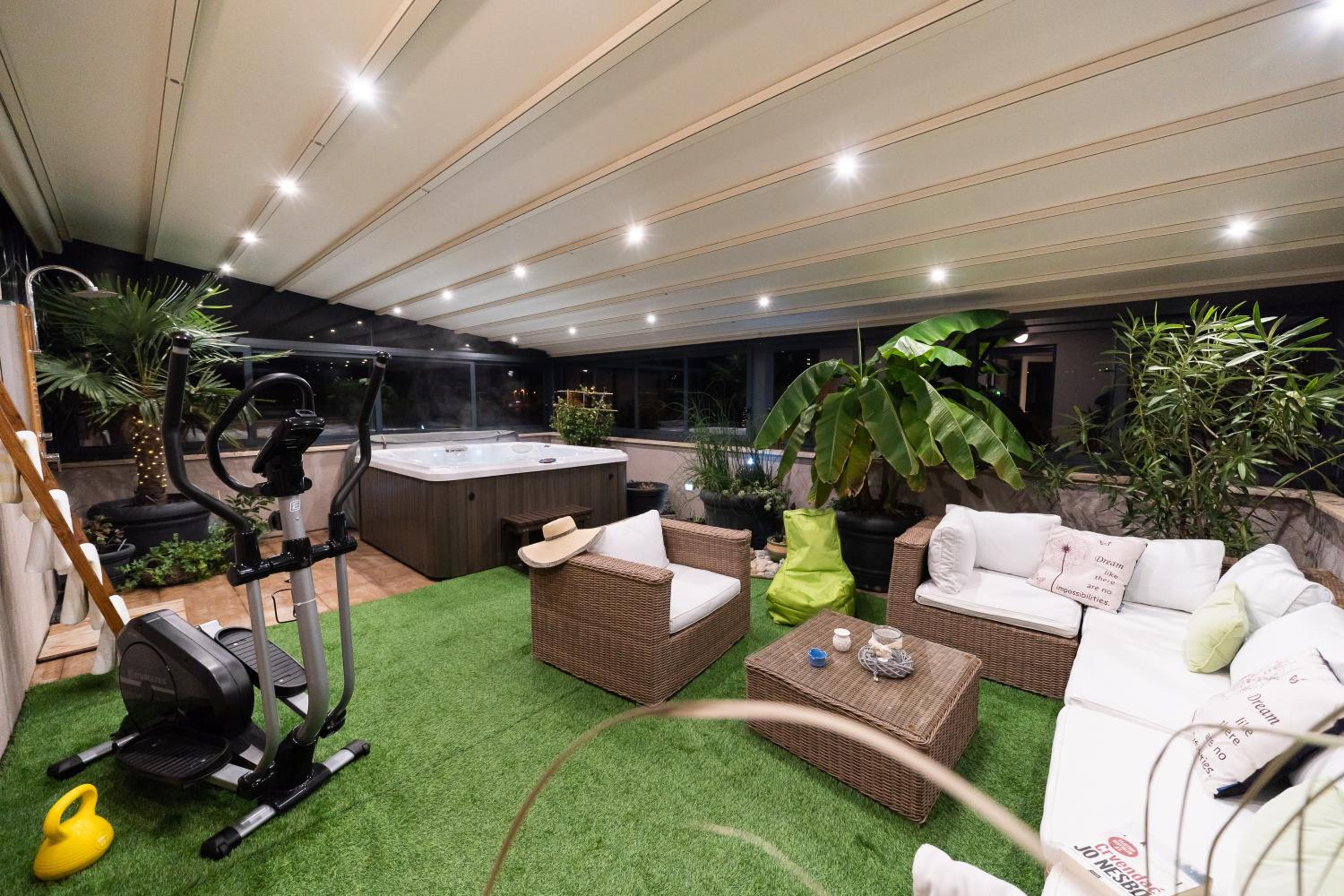 Penthouse Apartment - Photo 36
