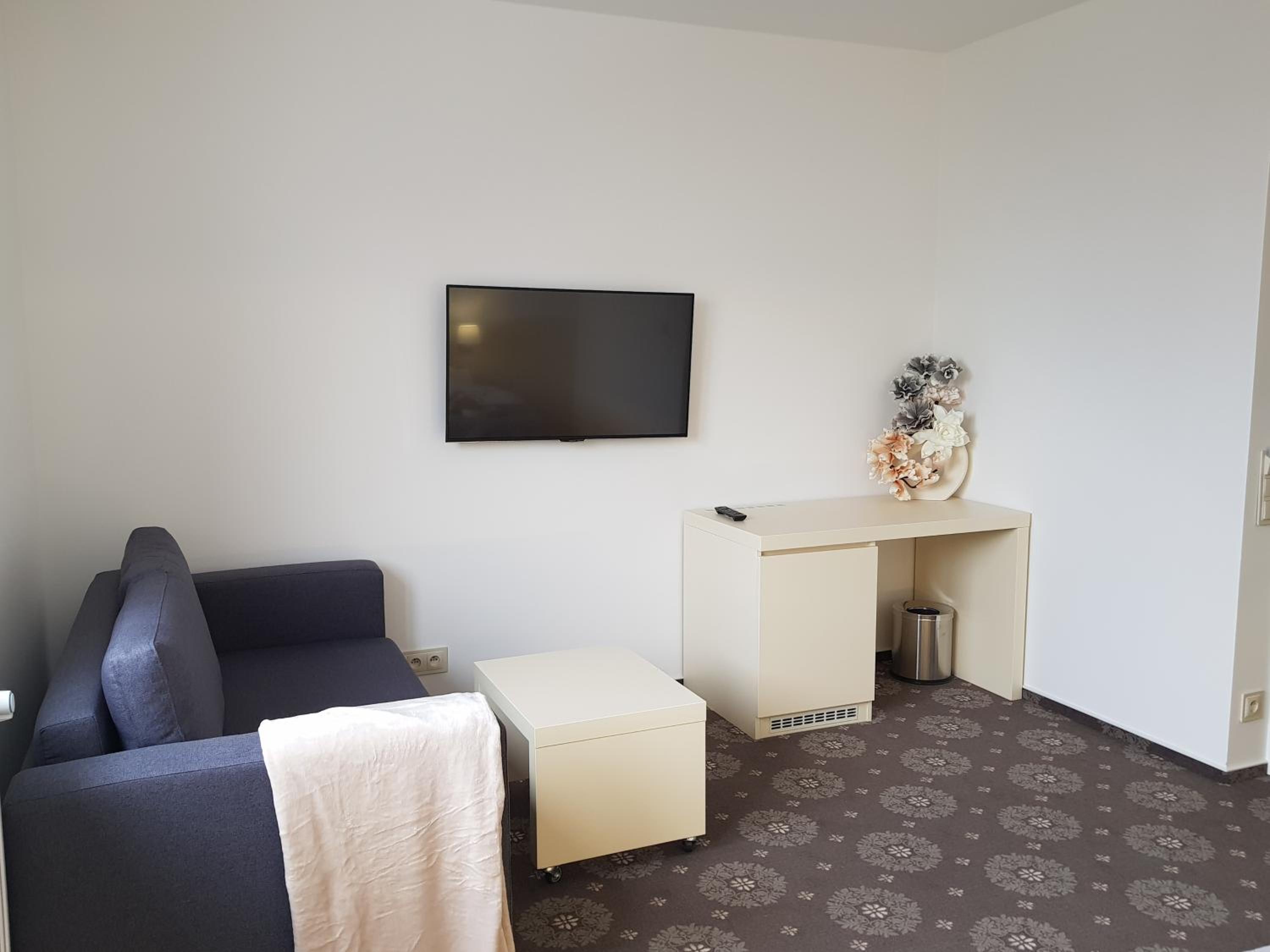 Double Room with Extra Bed photo 2