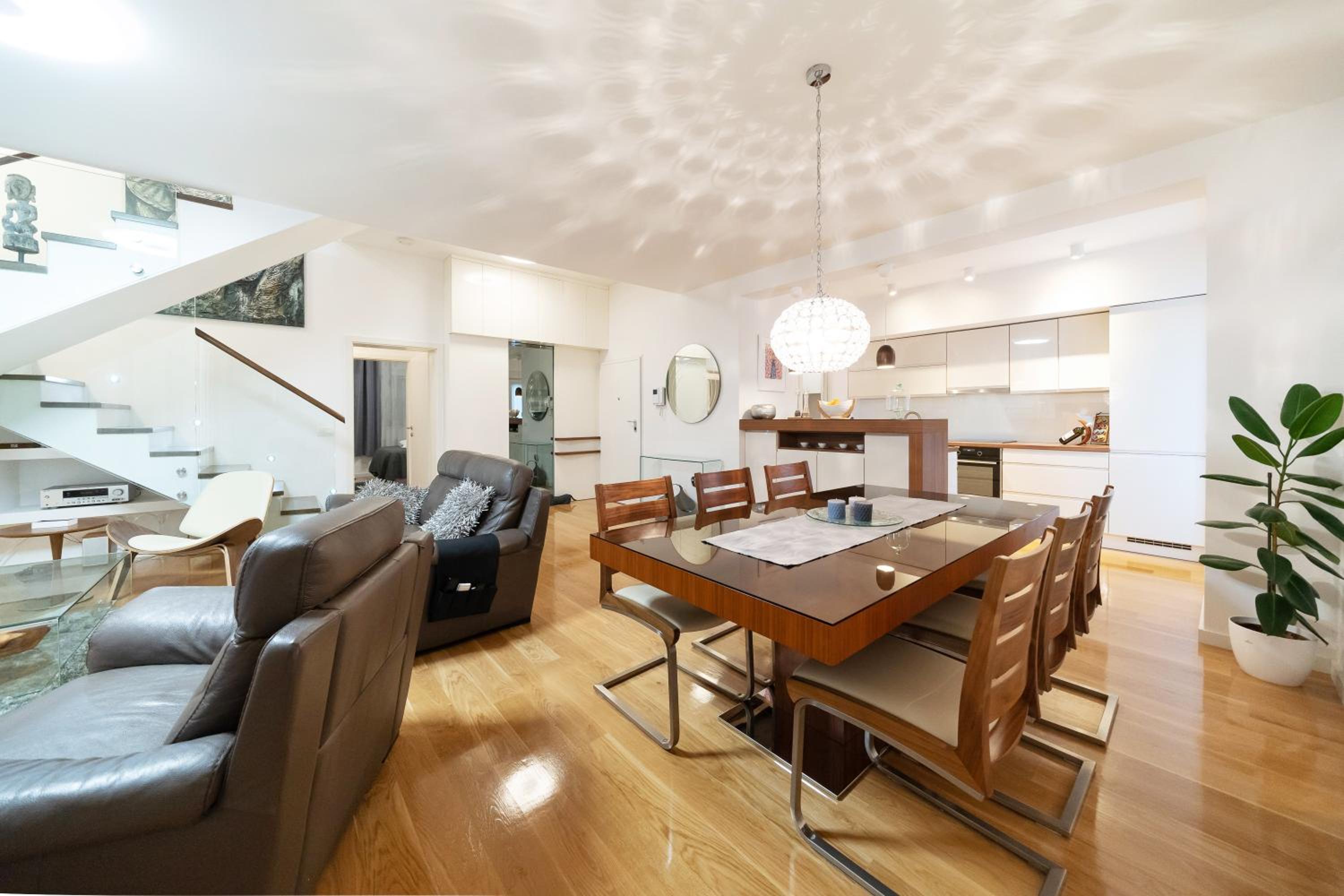 Penthouse Apartment - Photo 7