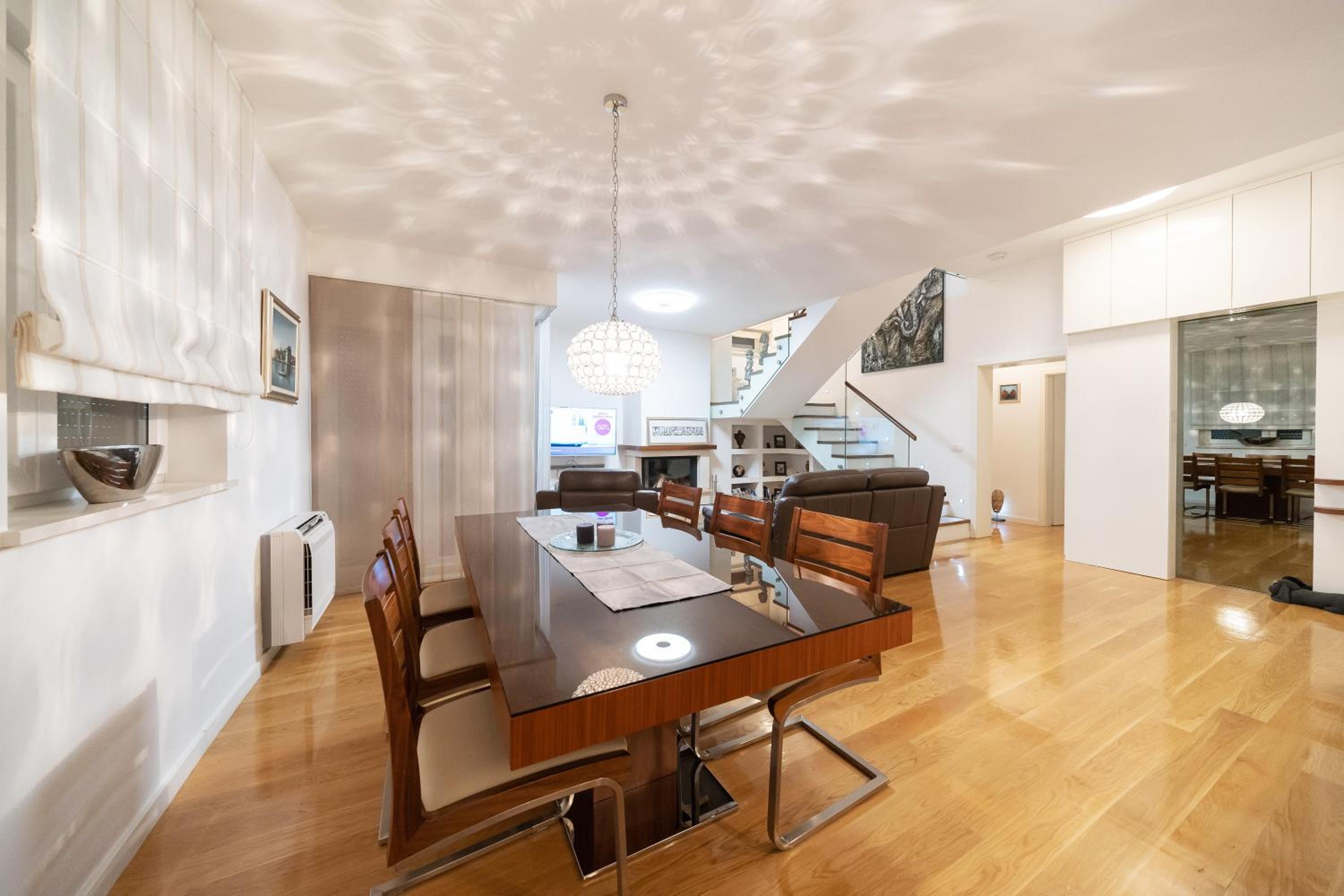 Penthouse Apartment - Photo 8