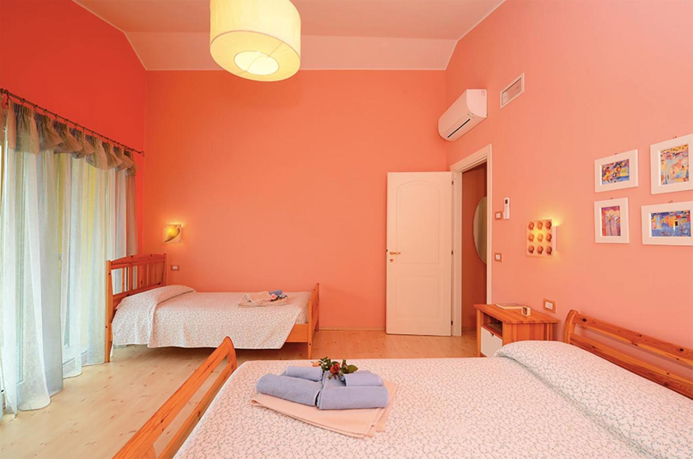 Triple Room with Shared Bathroom photo 3