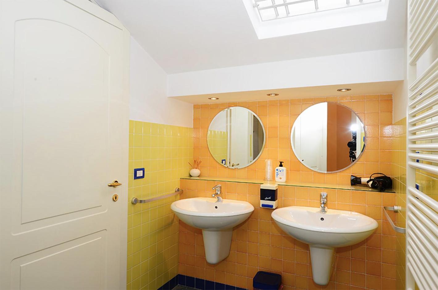 Twin Room with Shared Bathroom photo 2