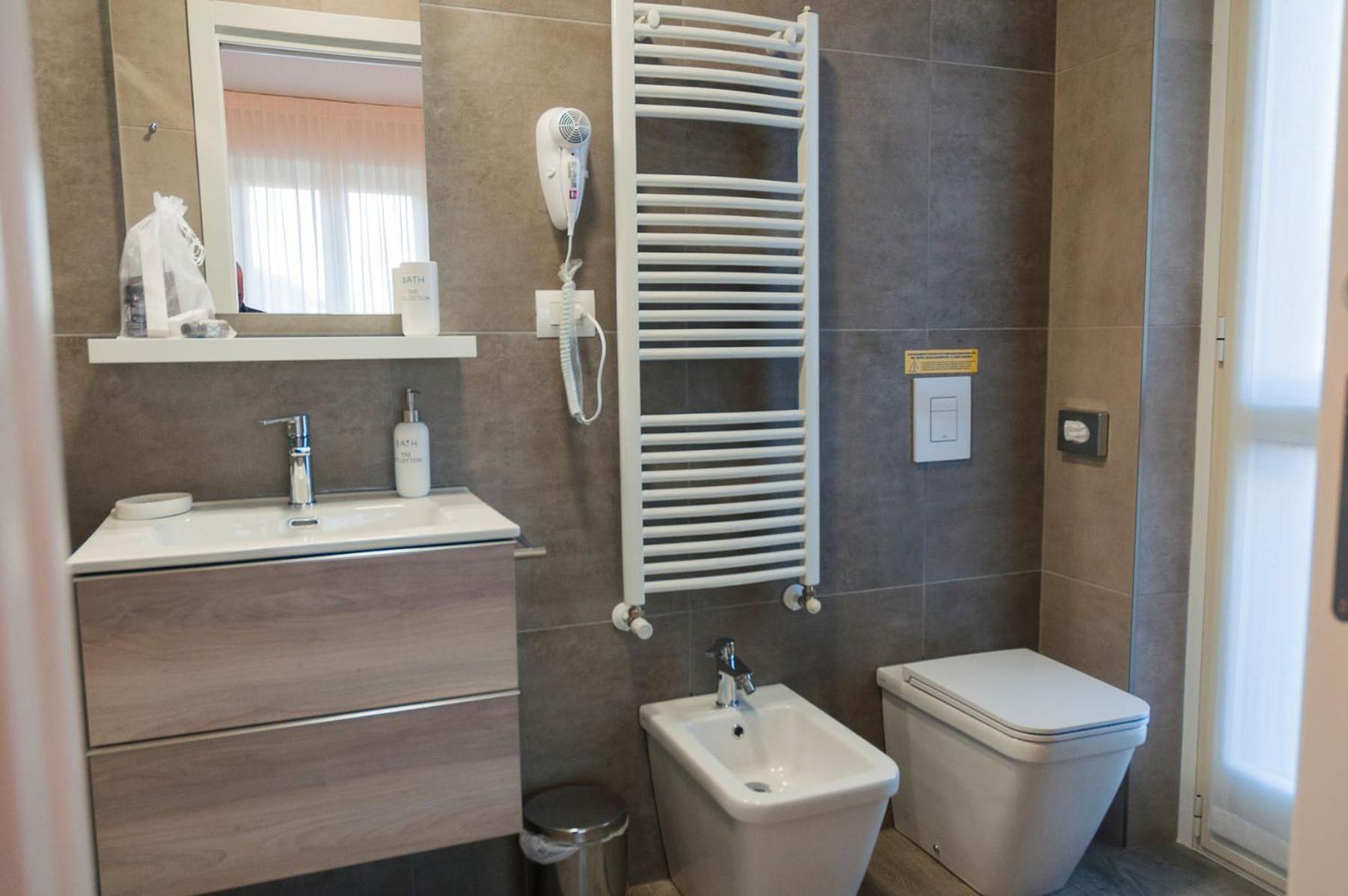 Deluxe King Room photo 3