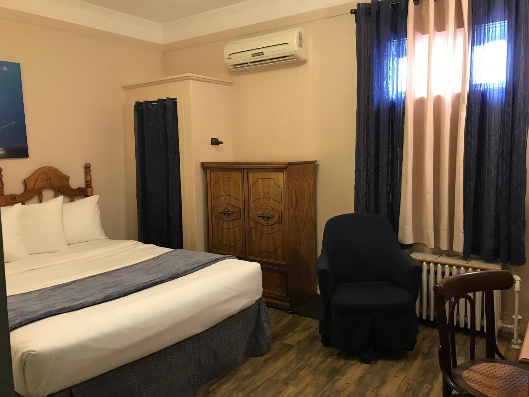 Economy Double Room photo 2