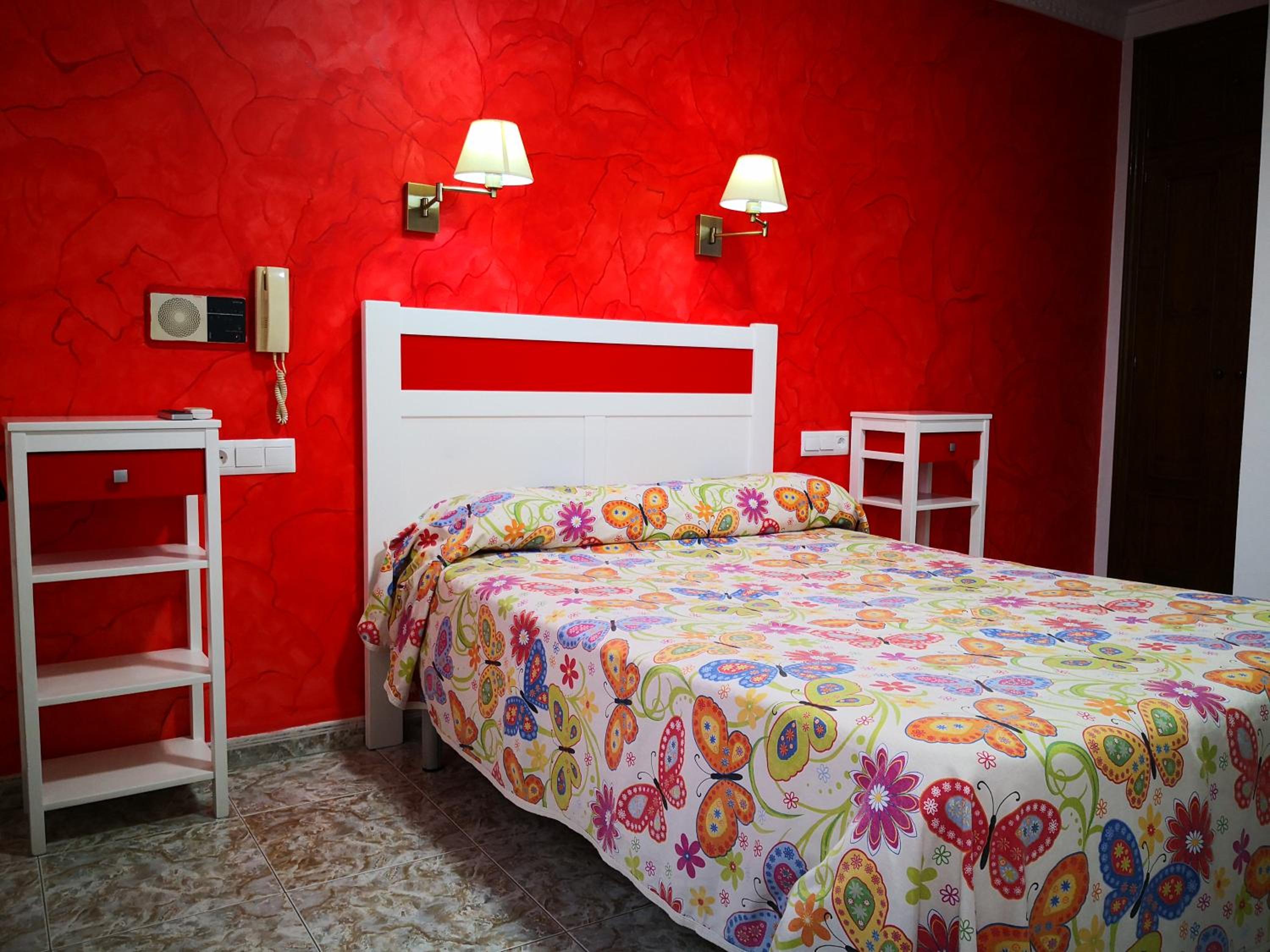 Double or Twin Room with Shared Bathroom photo 3