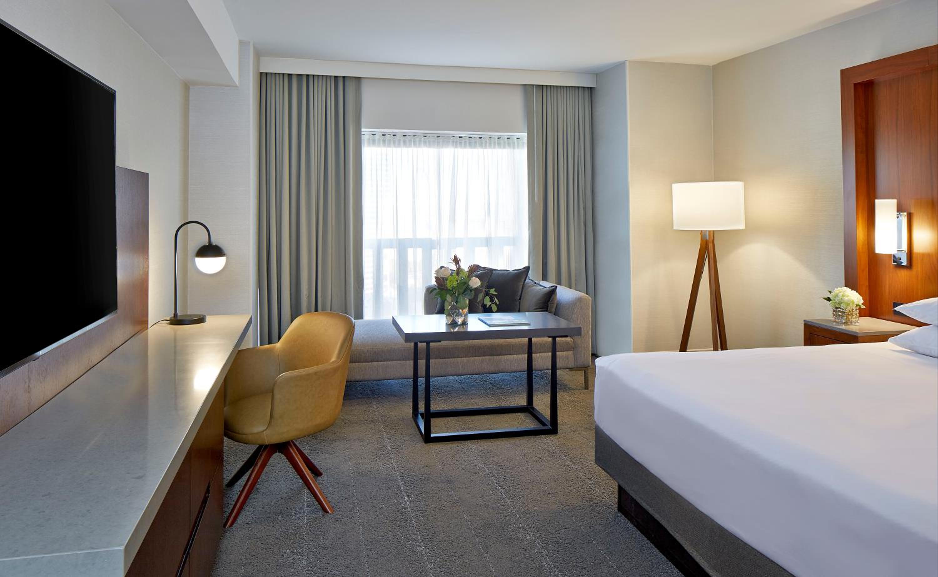 Corner Deluxe King Room - Photo 4