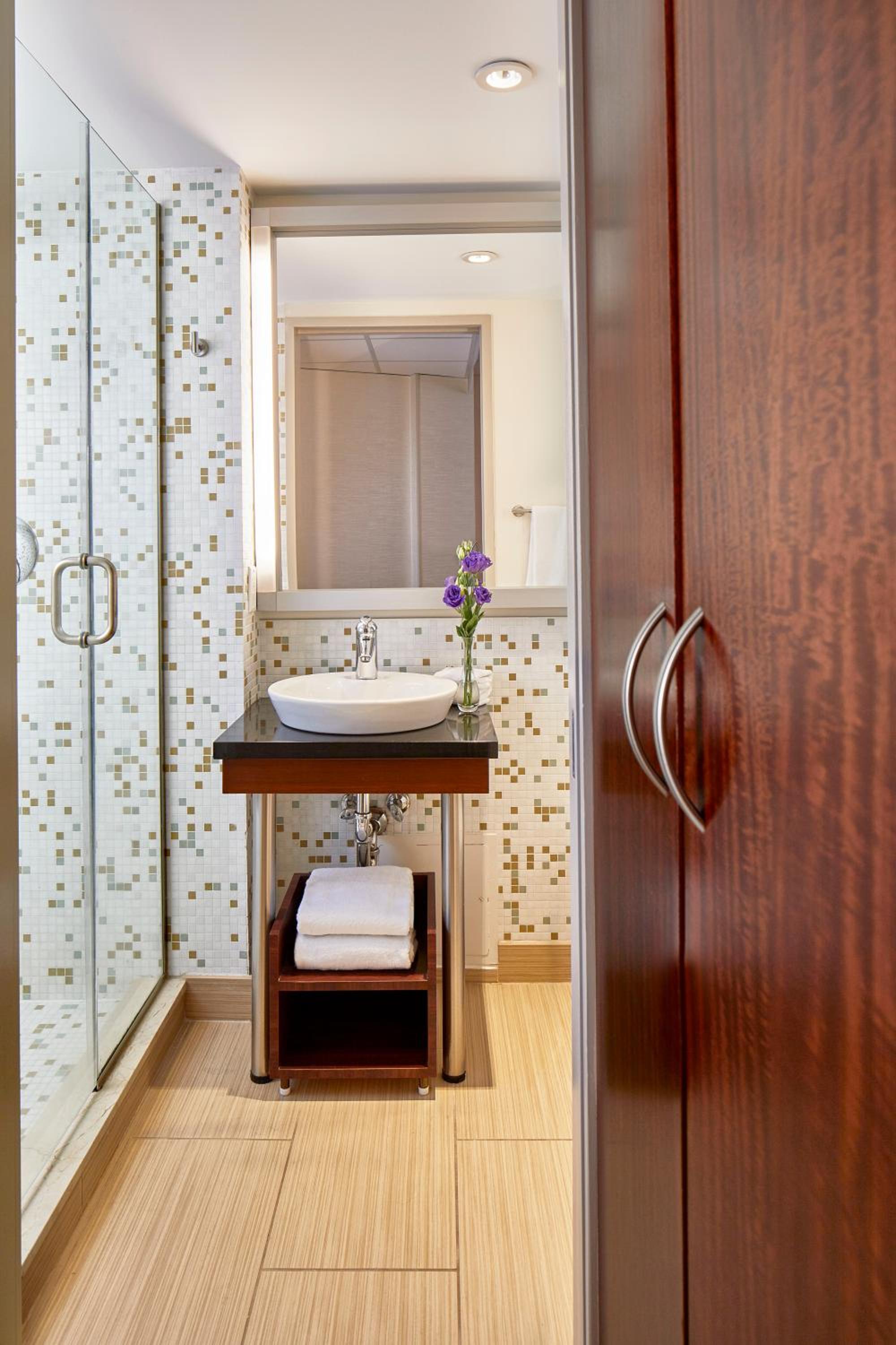 Queen Room - Photo 5