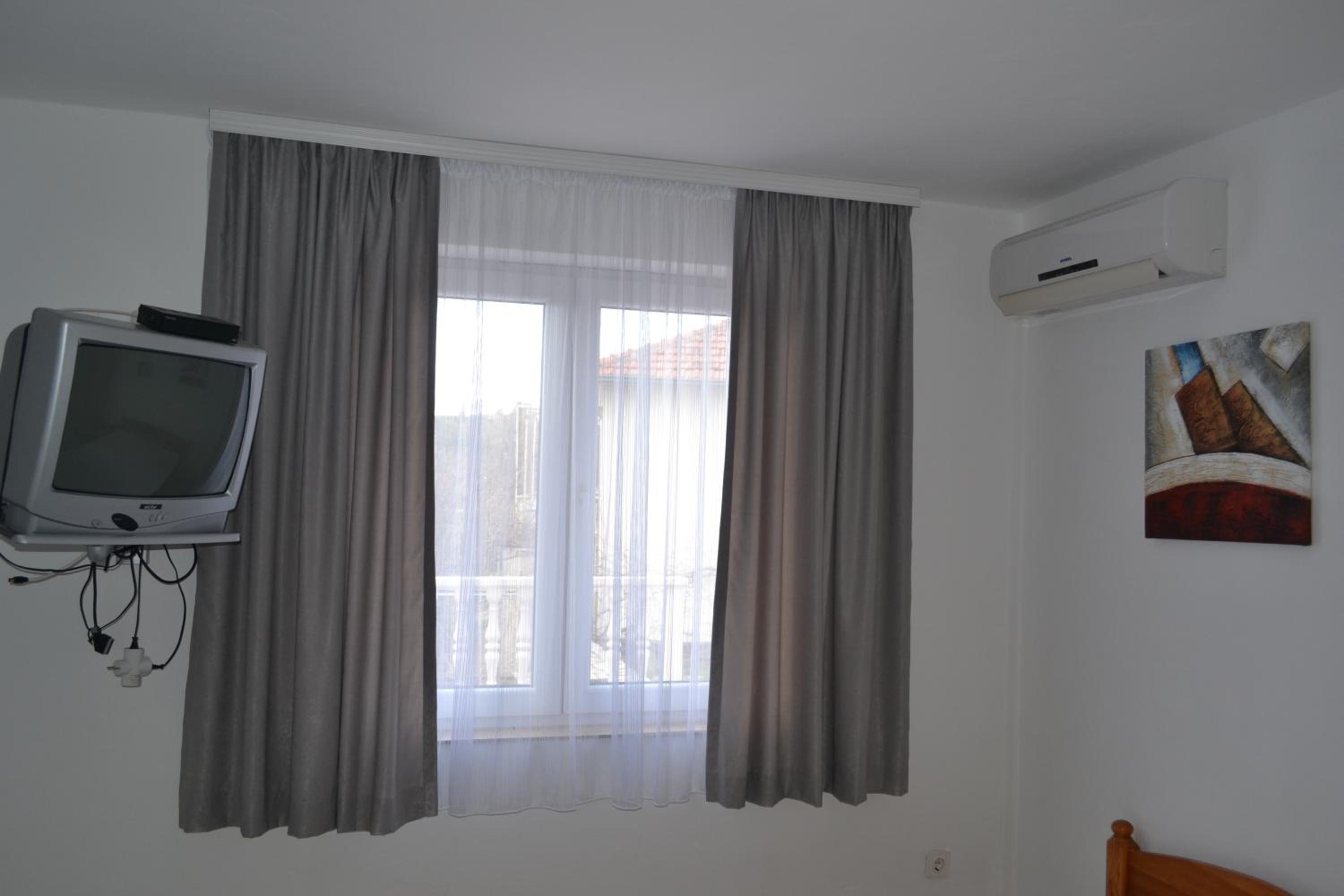 Studio Apartment - Photo 3