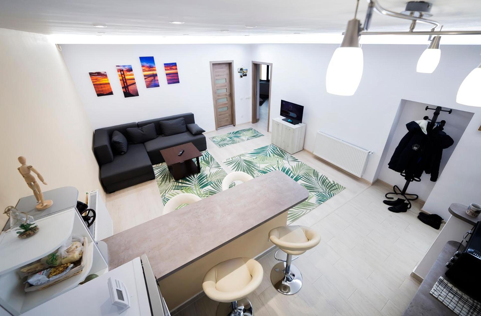One-Bedroom Apartment - Photo 1