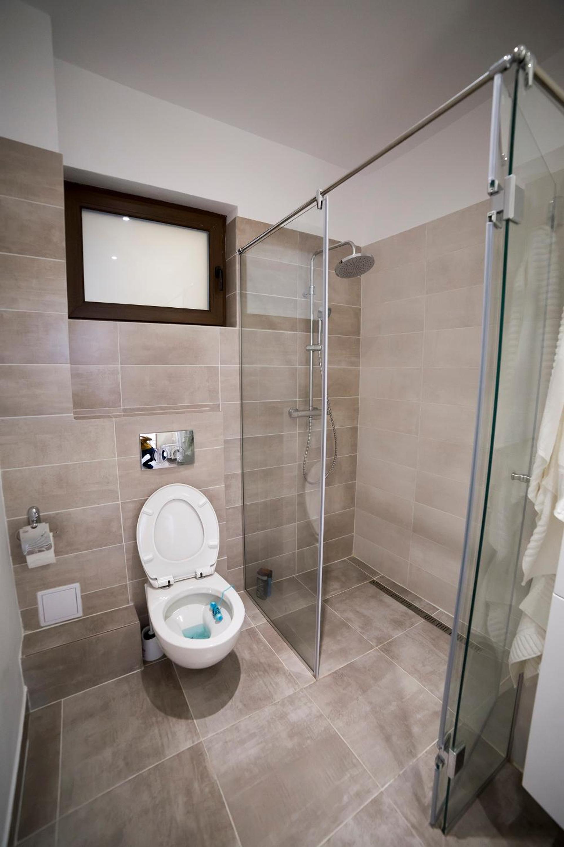 One-Bedroom Apartment - Photo 11