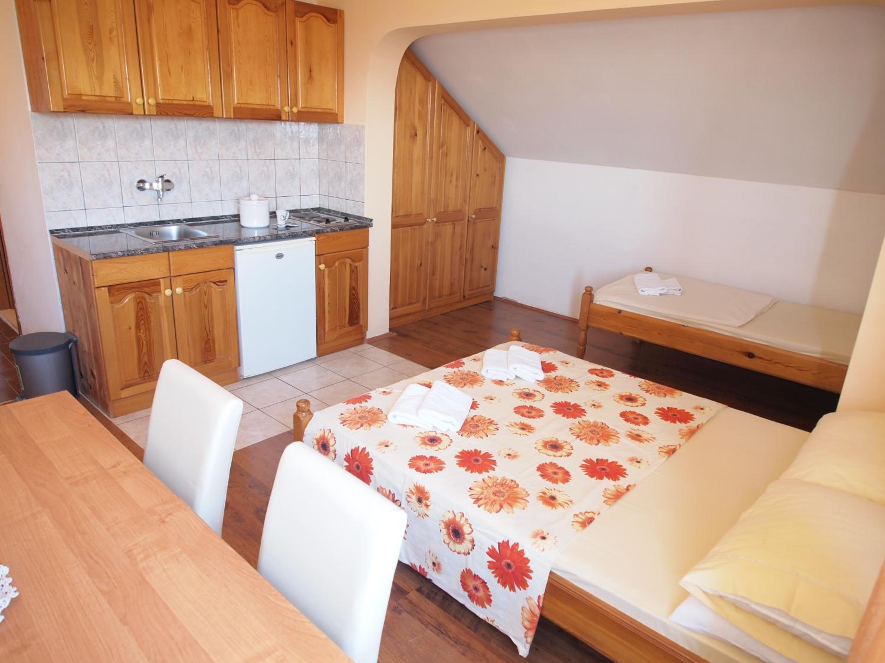 One-Bedroom Apartment - Photo 6
