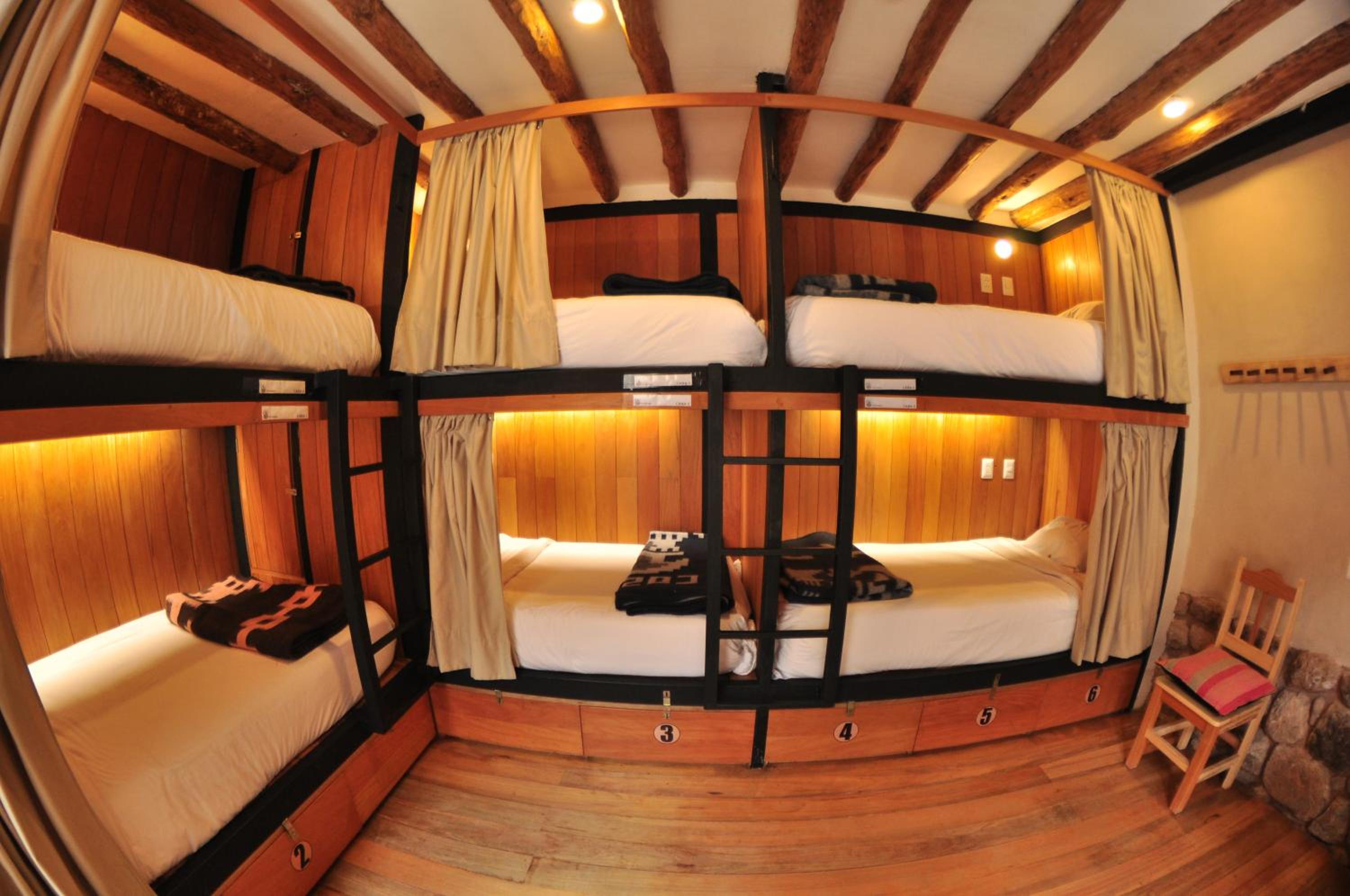 Bed in 6-Bed Mixed Dormitory Room with Shared Bathroom photo 2