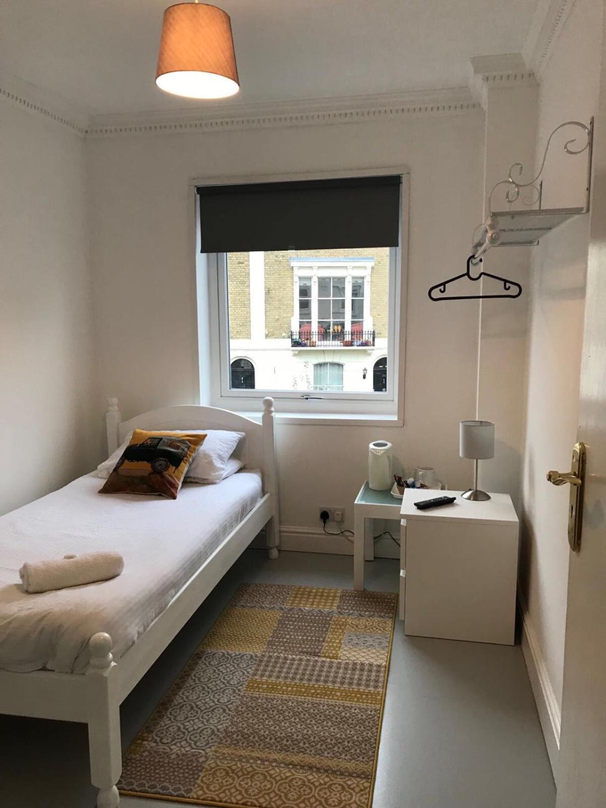 Single Room with Shared Bathroom photo 3