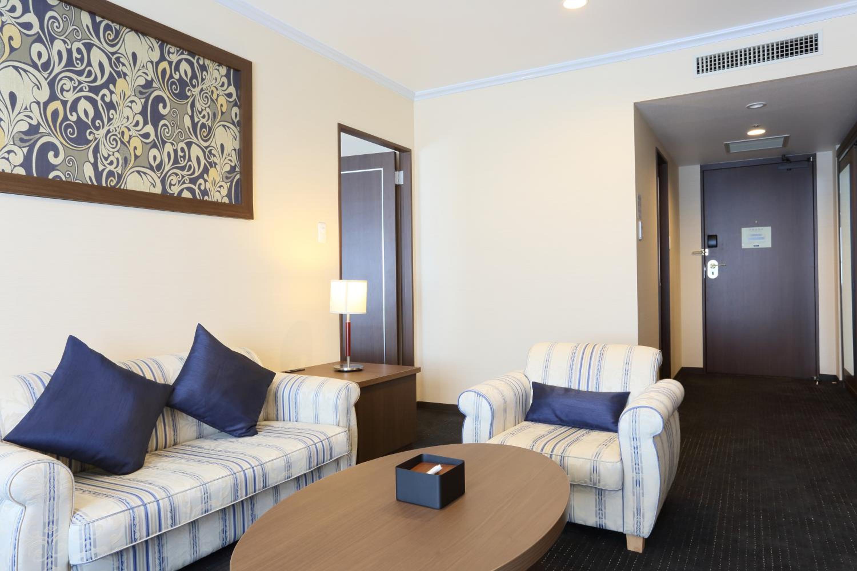 Junior Twin Suite - Non-Smoking - Photo 1
