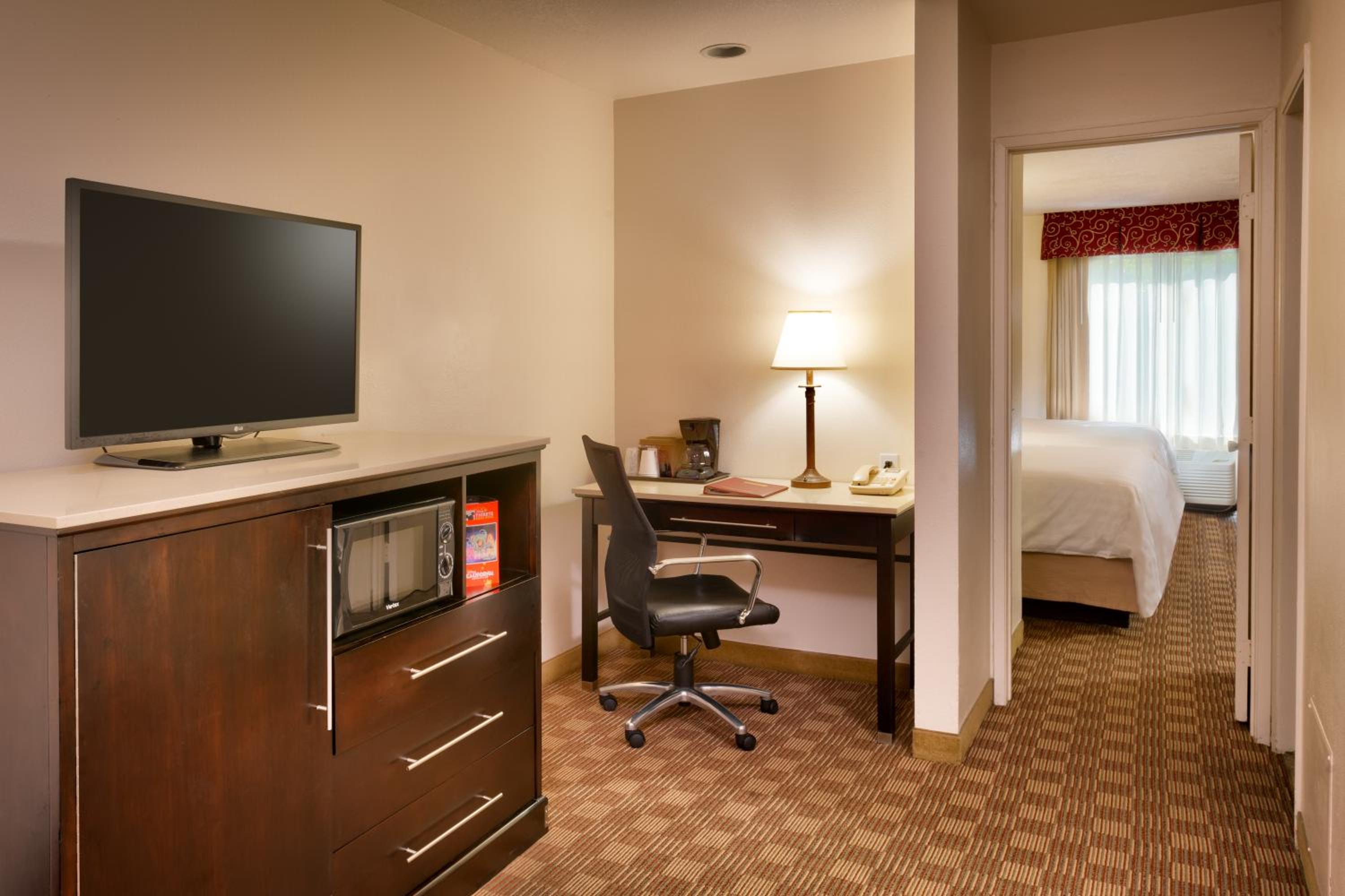 Executive One-Bedroom Suite - Photo 2