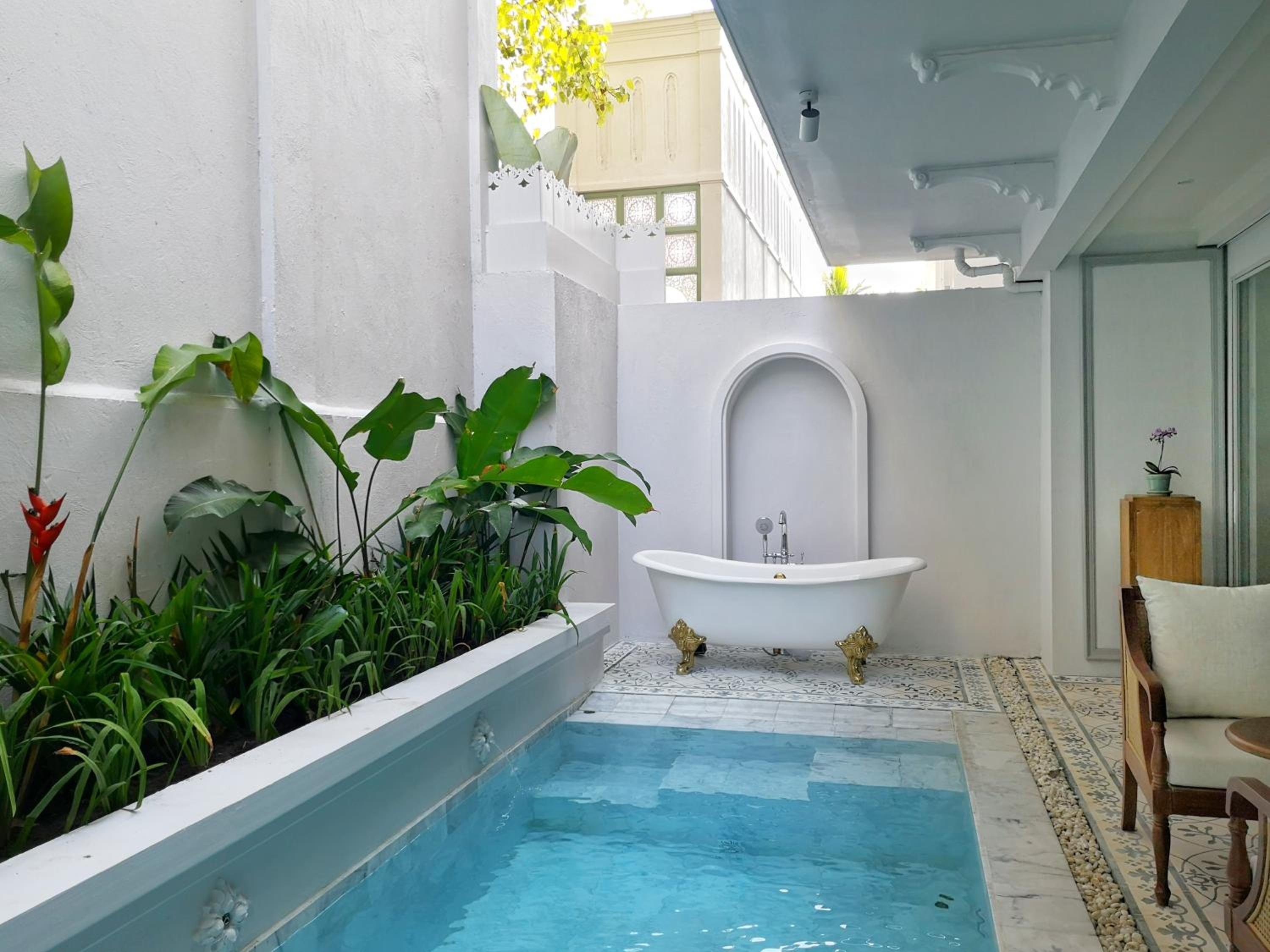 The Corner Pool Suite photo 2