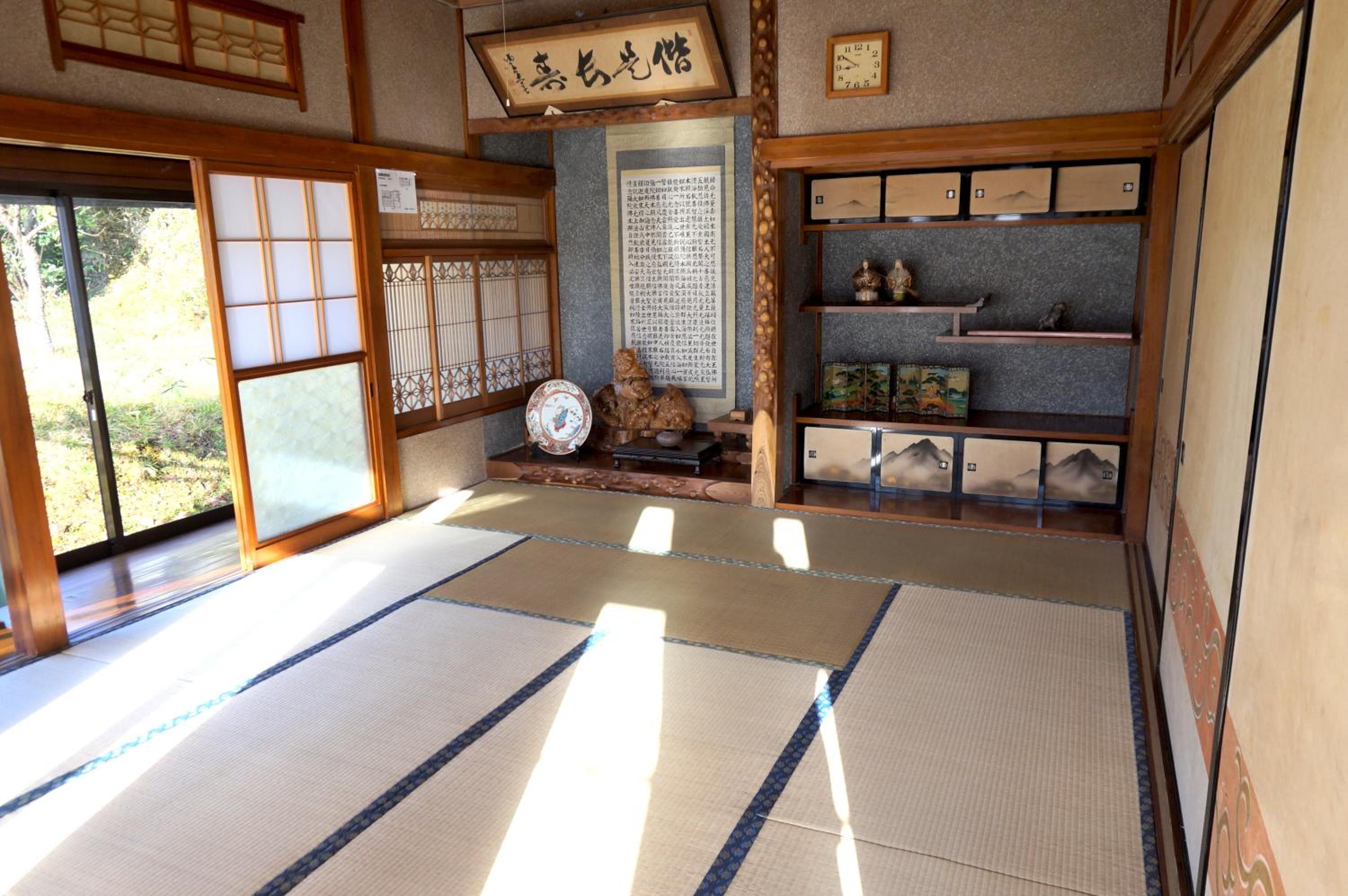 Basic Triple Room with Shared Bathroom