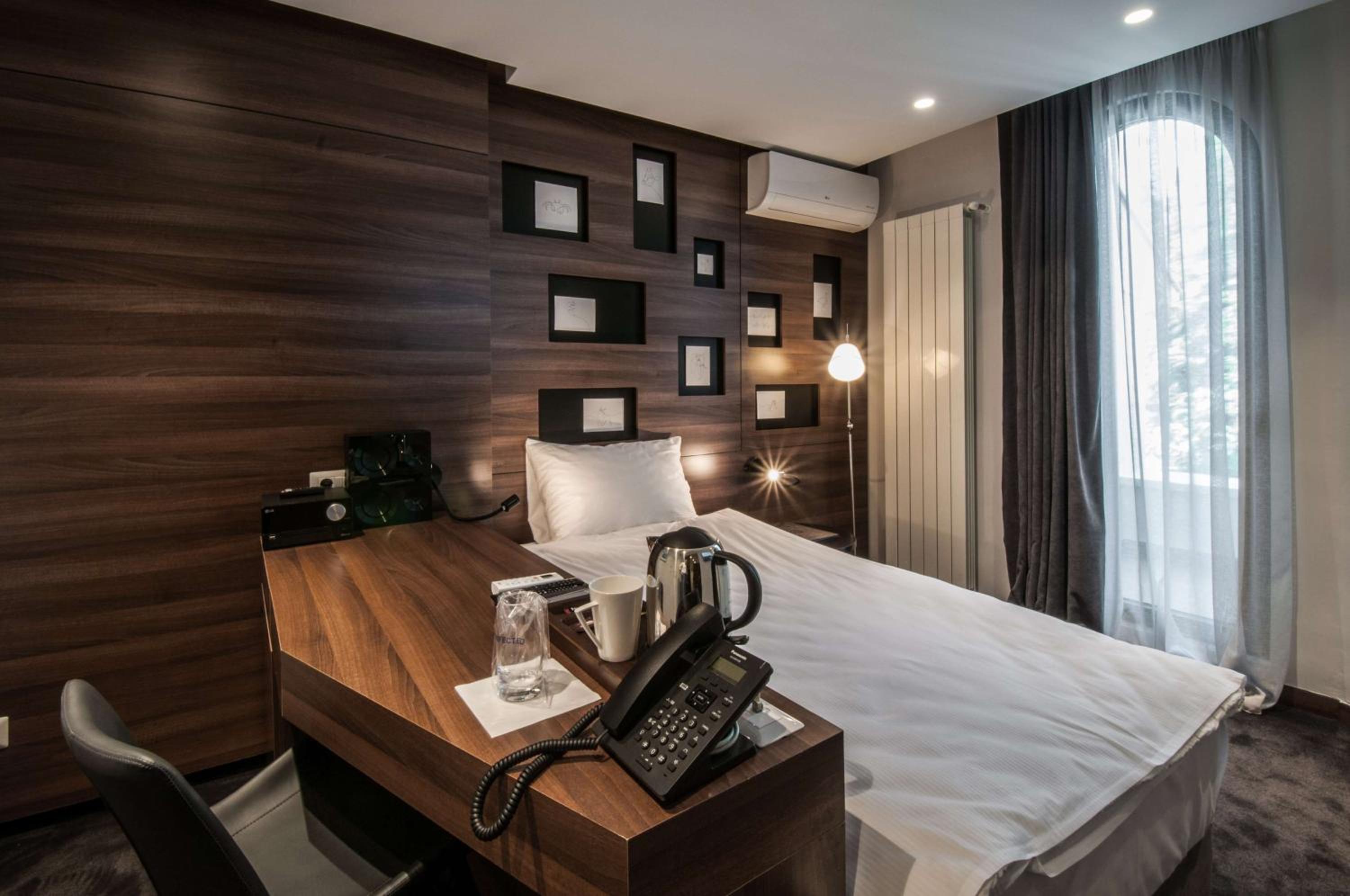 Comfort Queen Room photo 1
