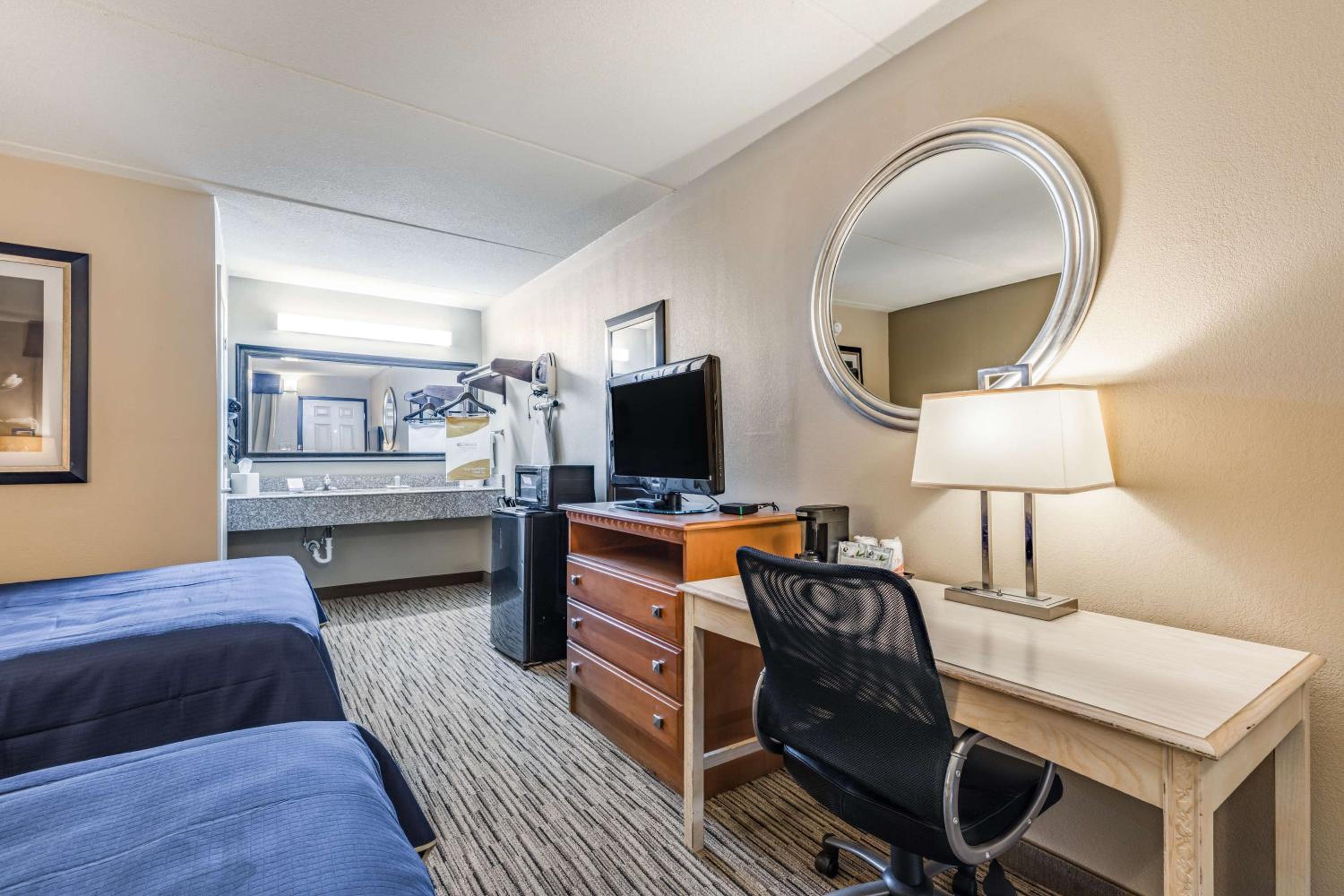 Double Room with Two Double Beds - Photo 5