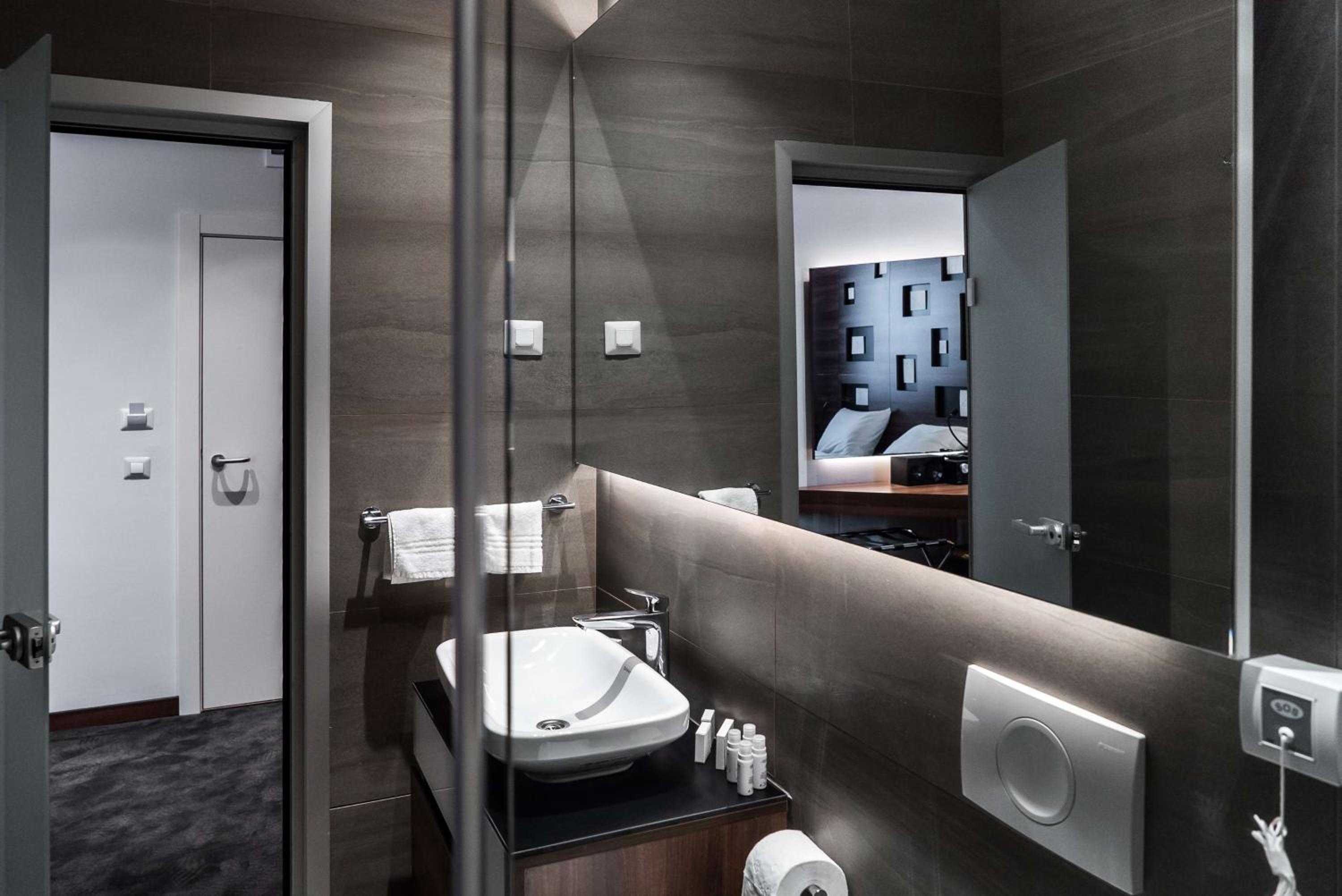 Deluxe King Room photo 2