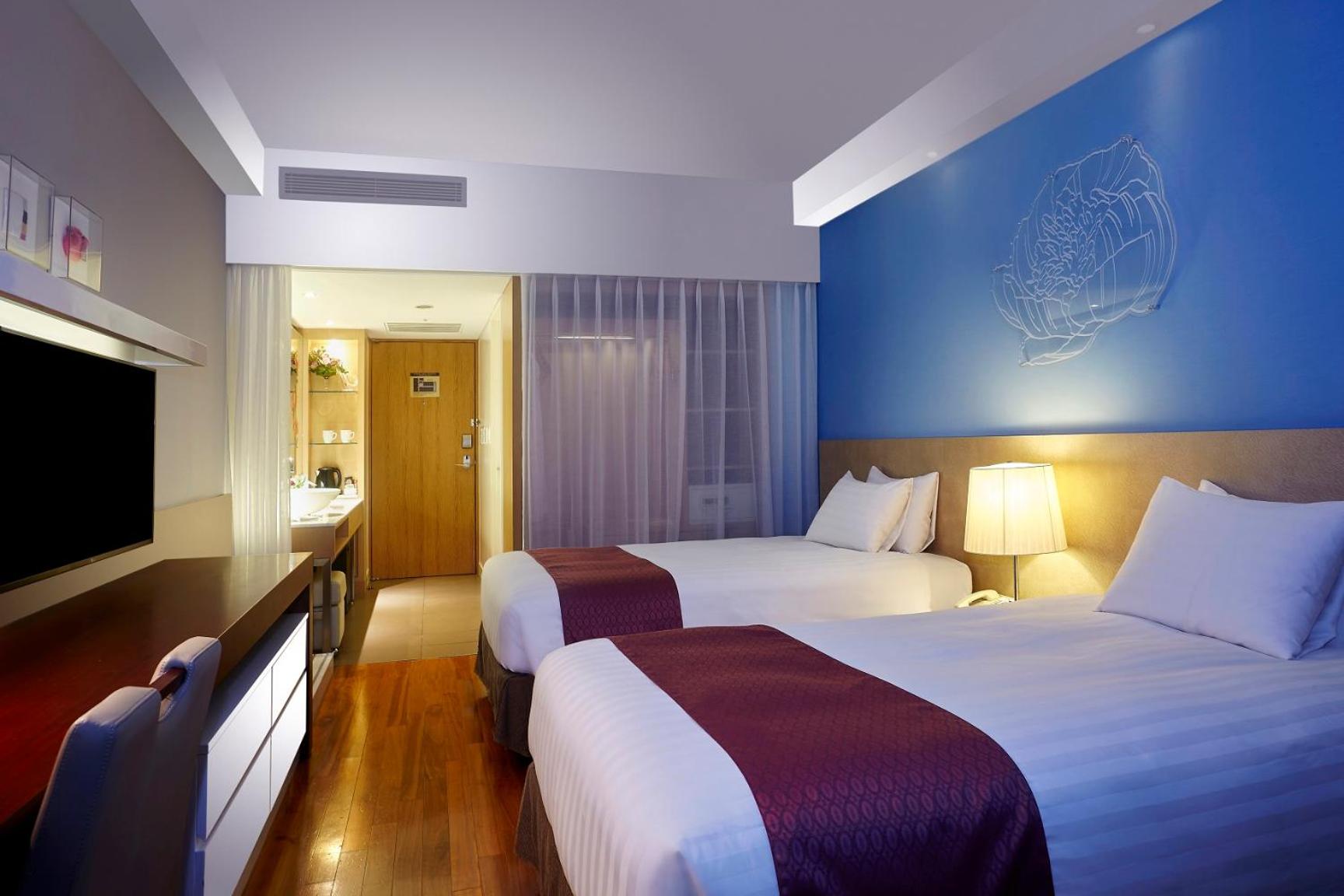 Ladies Twin Room with Bath photo 2