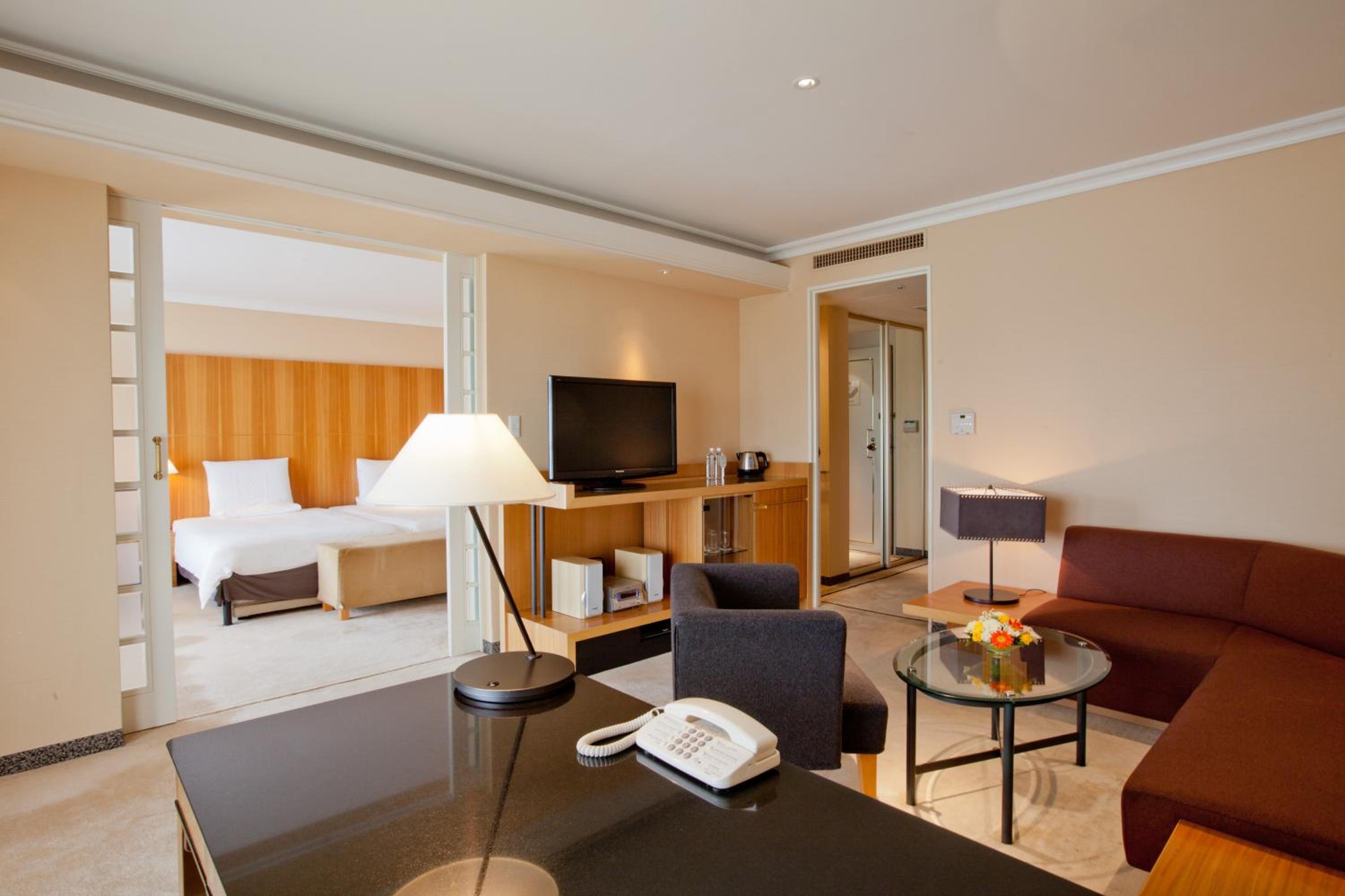 Suite - Selected at Check-in Non Smoking - Photo 1