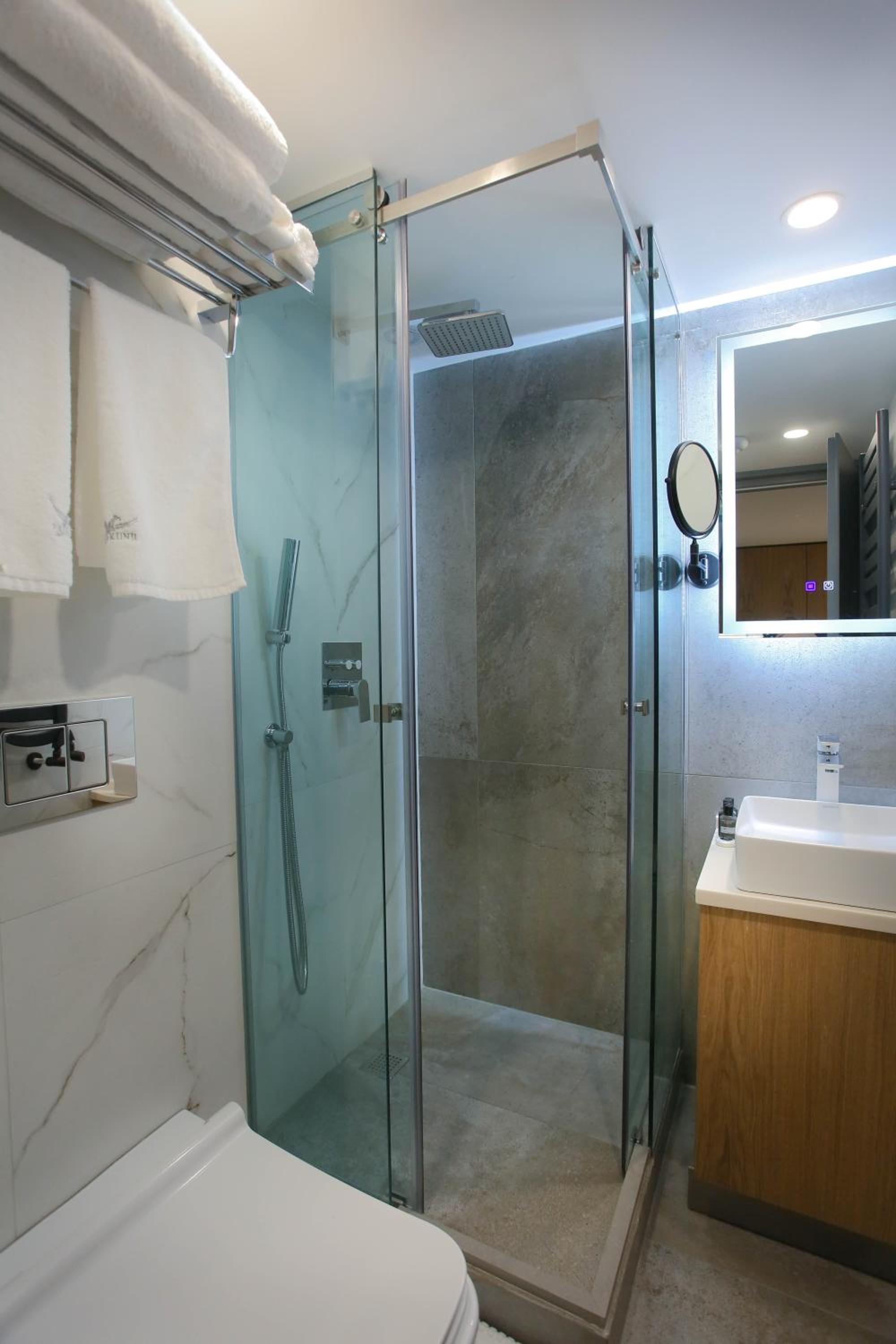 Studio - Split Level - Photo 24