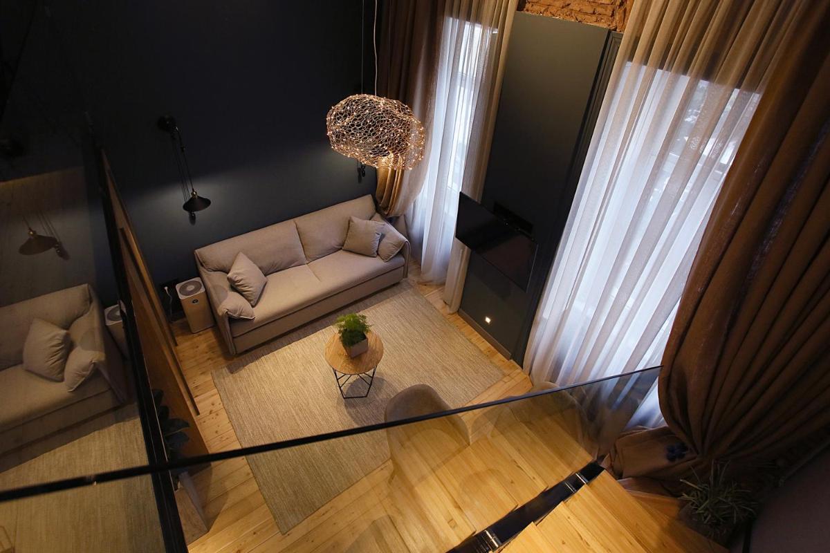 Studio - Split Level - Photo 18