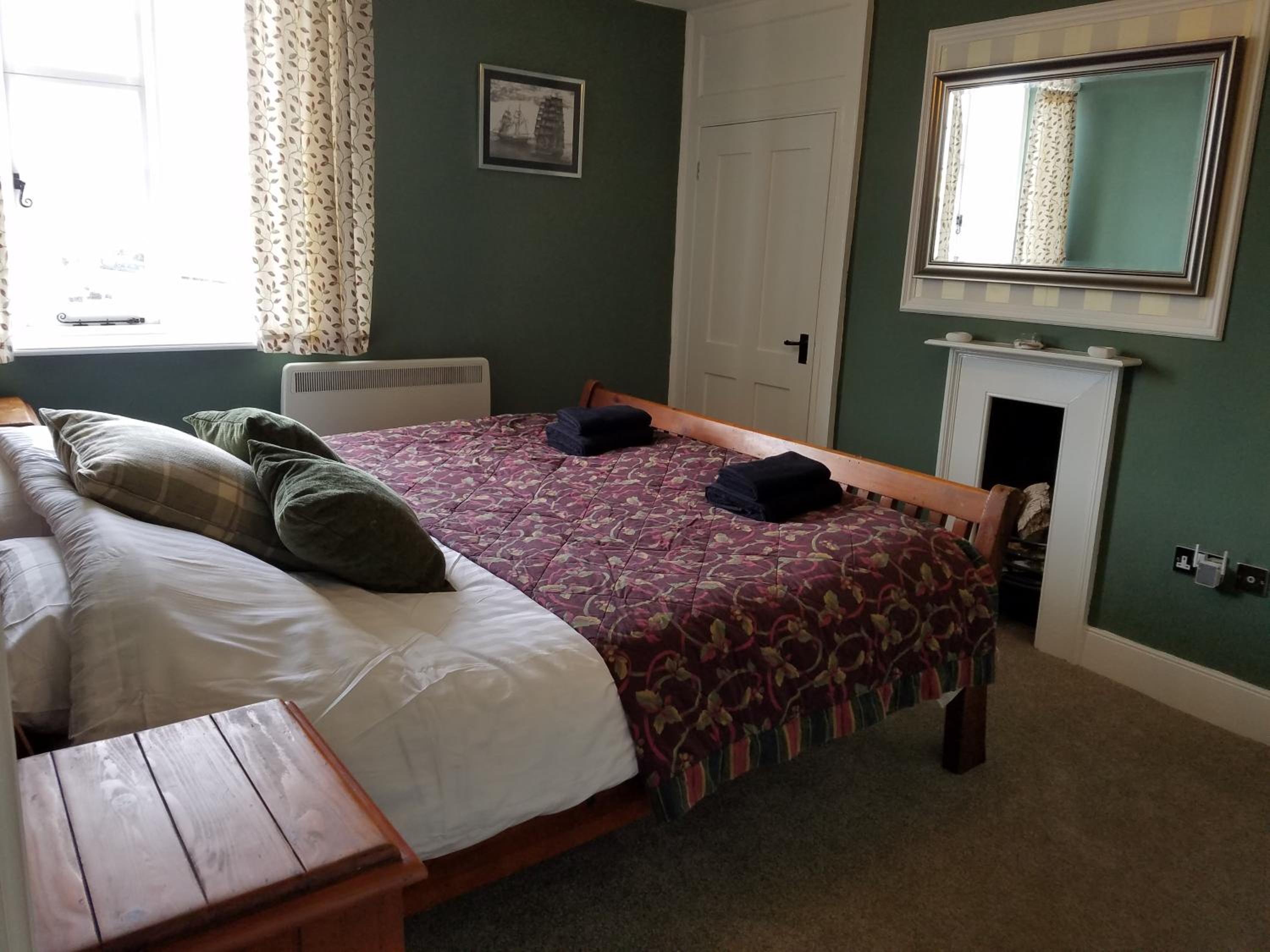 Four-Bedroom House photo 3