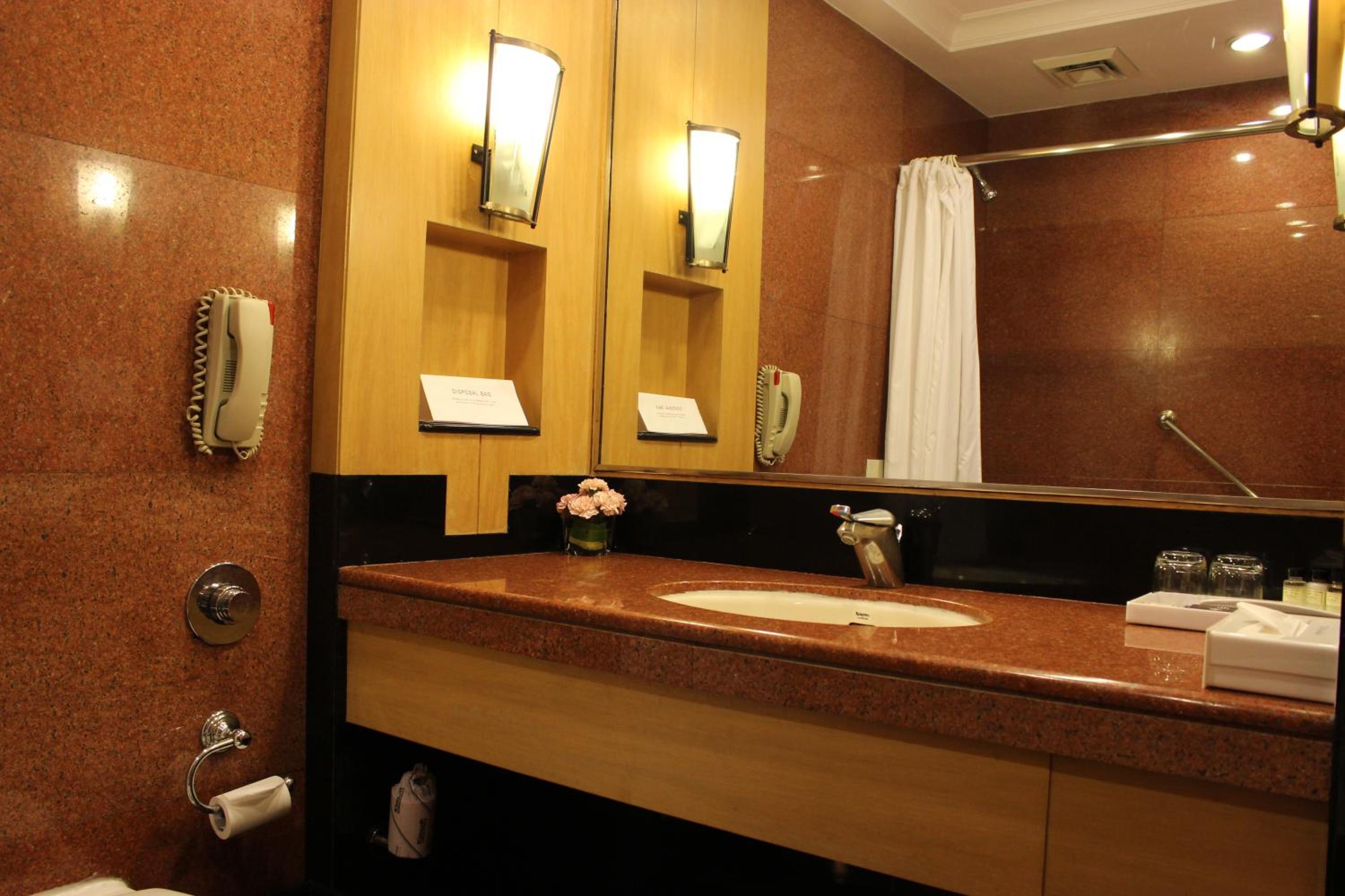 Deluxe Room - Photo 7