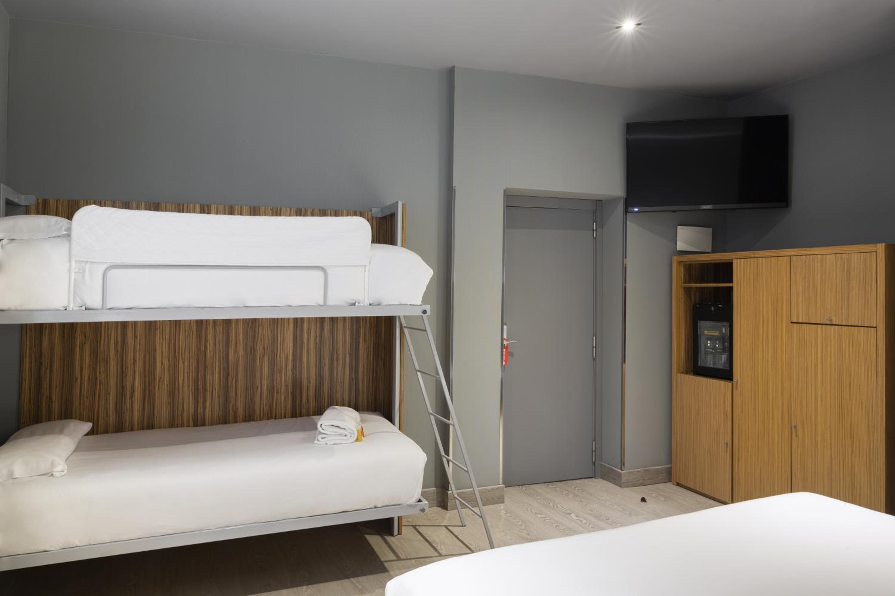Quadruple Room (4 Adults) - Photo 2