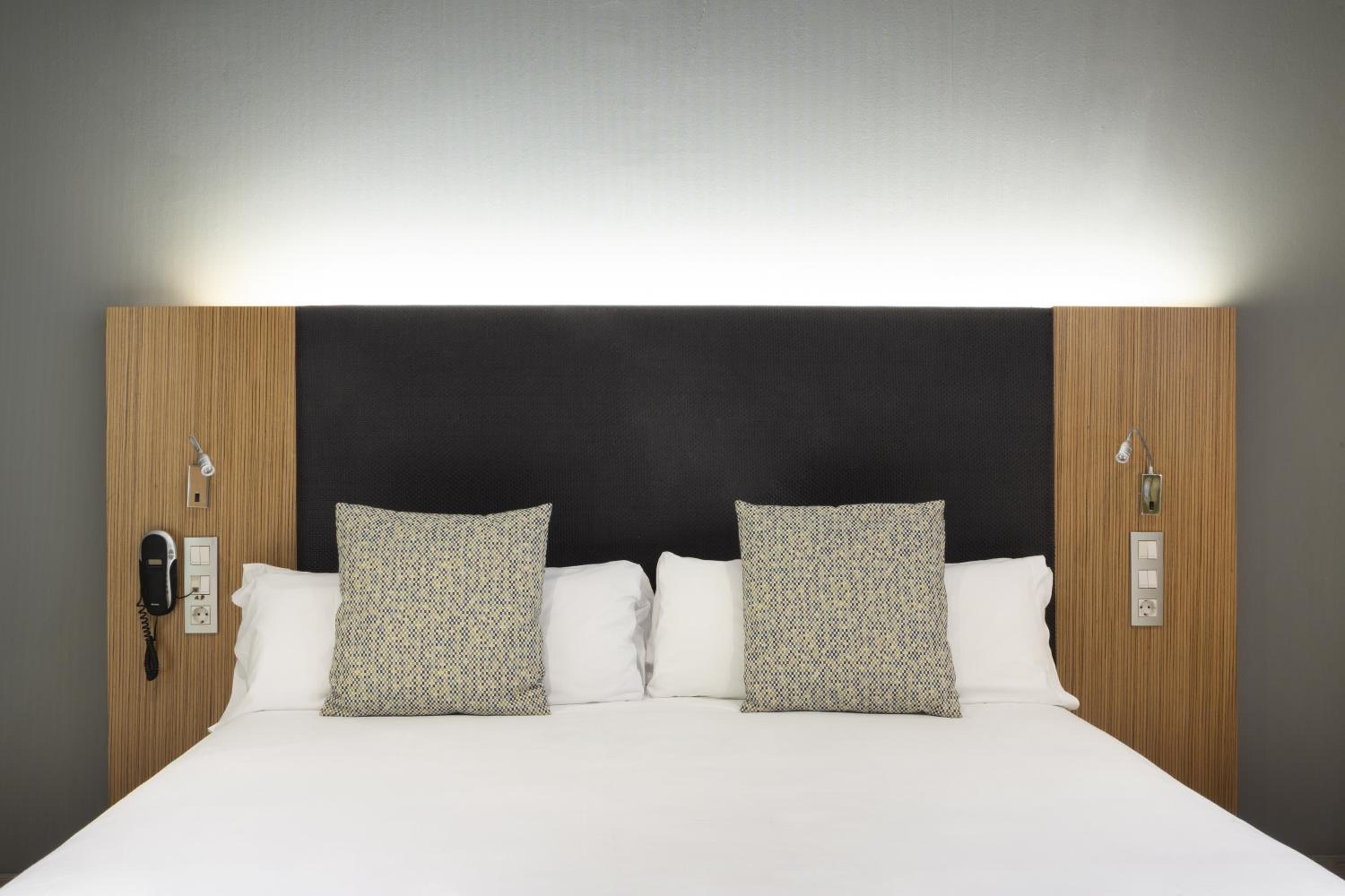 Quadruple Room (4 Adults) - Photo 4
