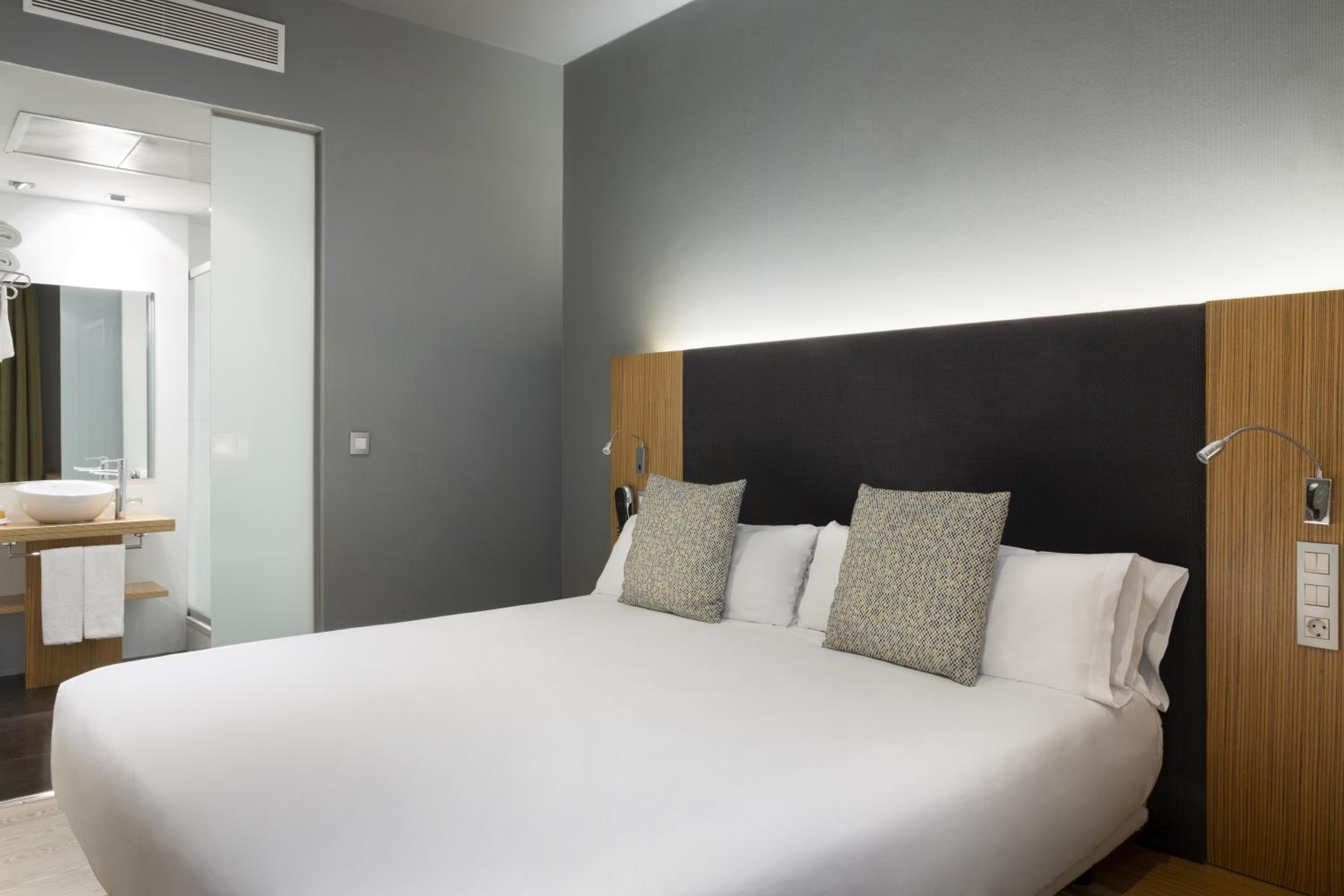 Quadruple Room (4 Adults) - Photo 3