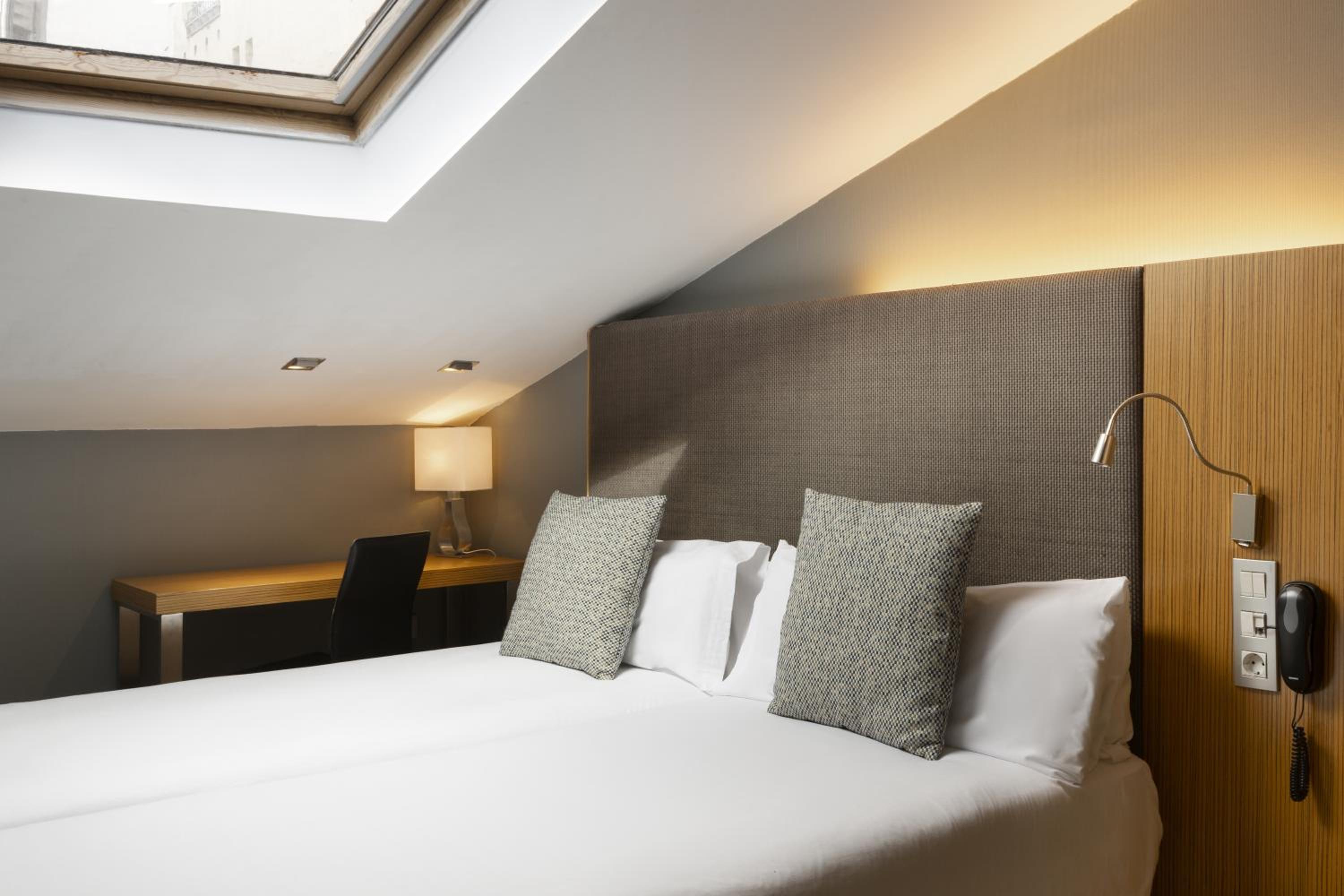 Double Room - Photo 5