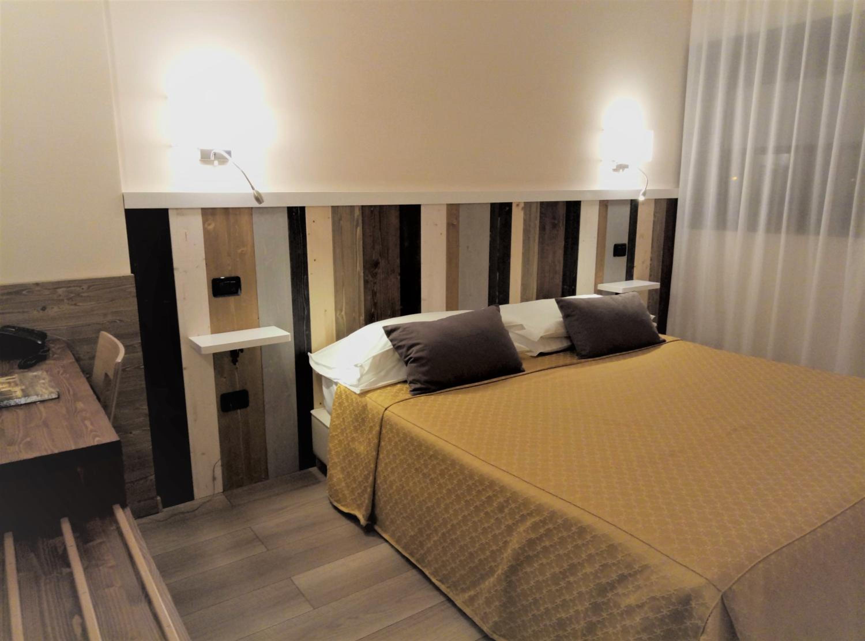 Double or Twin Room - Photo 9