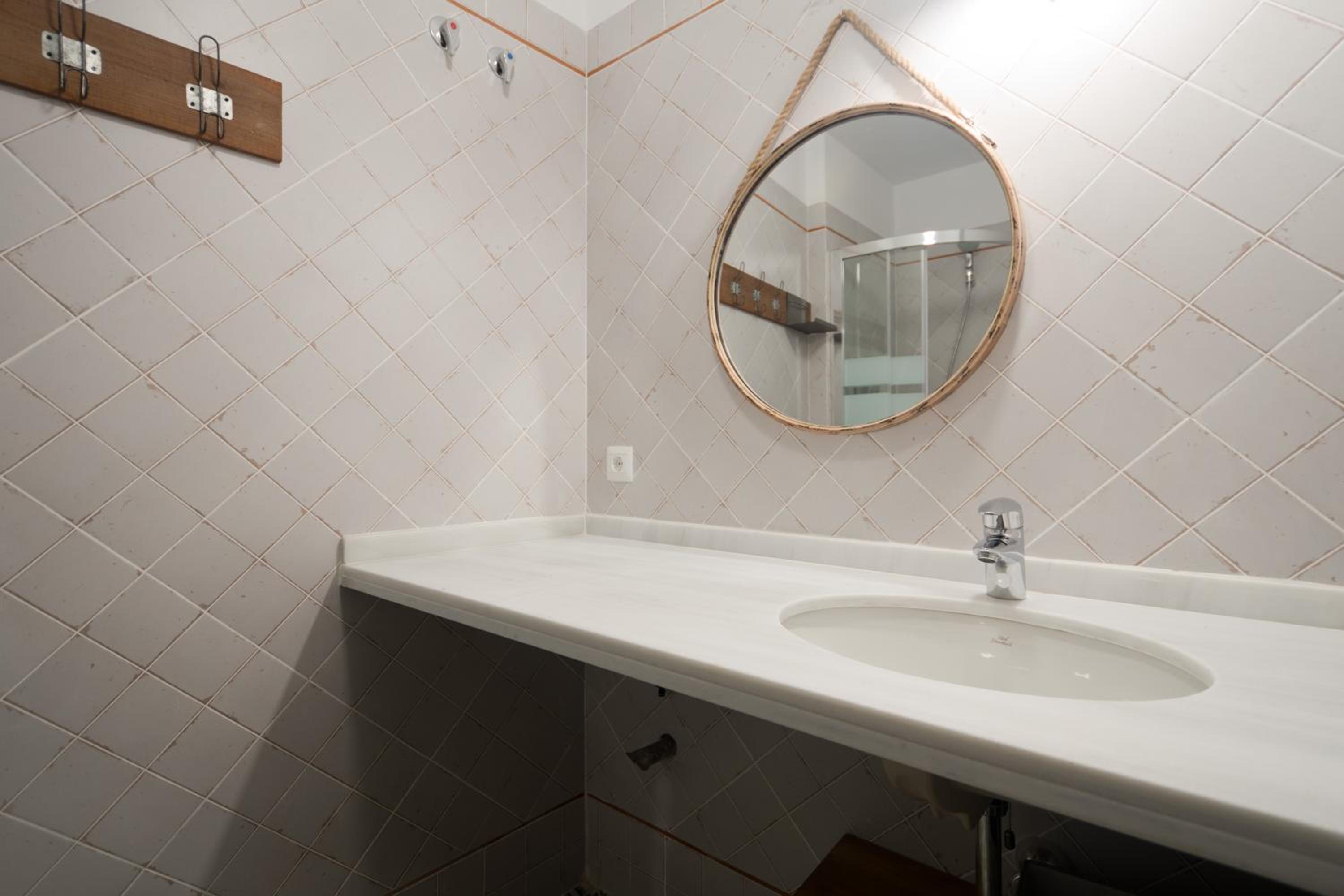 One-Bedroom Apartment - Photo 6