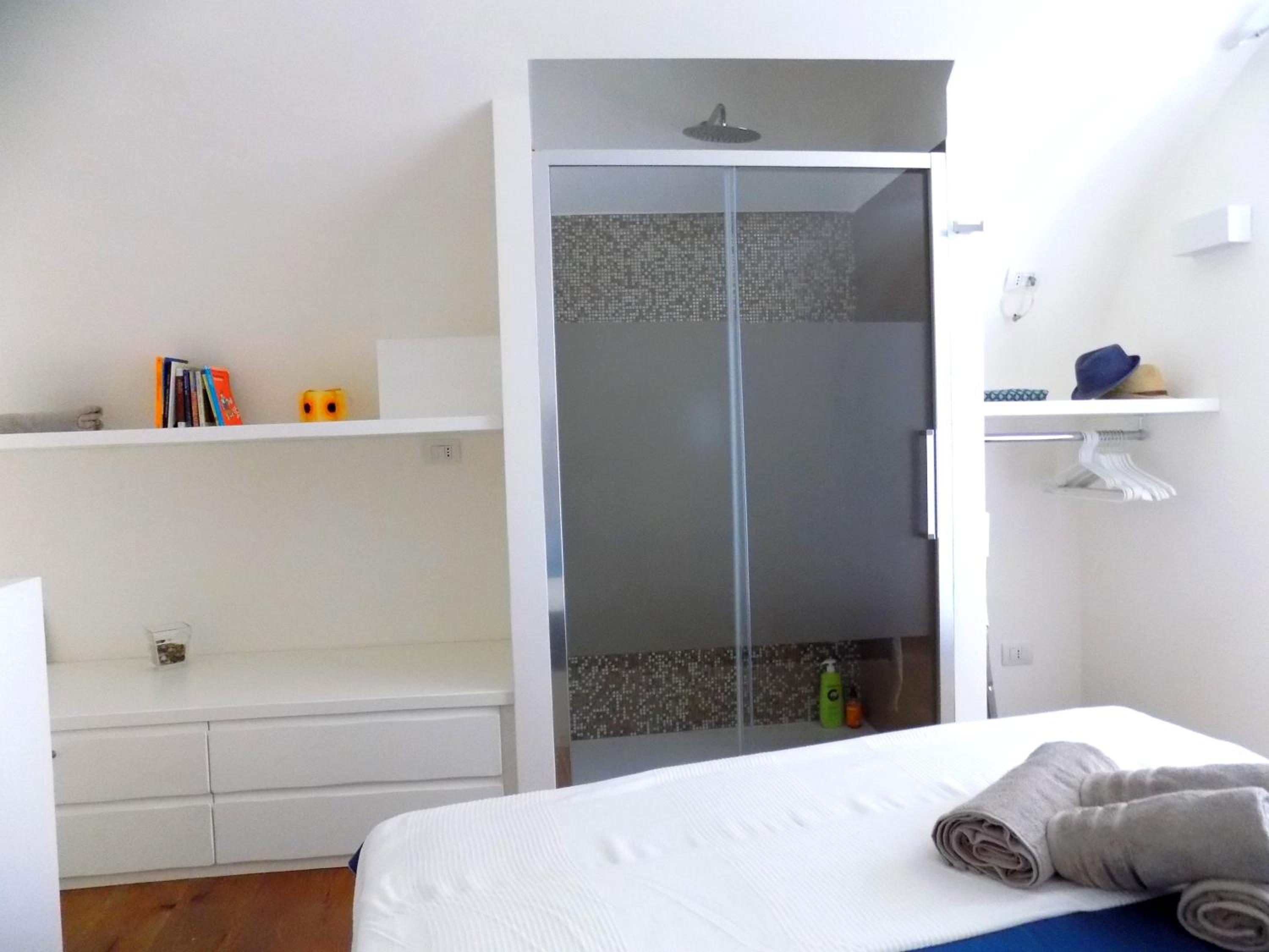 One-Bedroom Apartment - Photo 1
