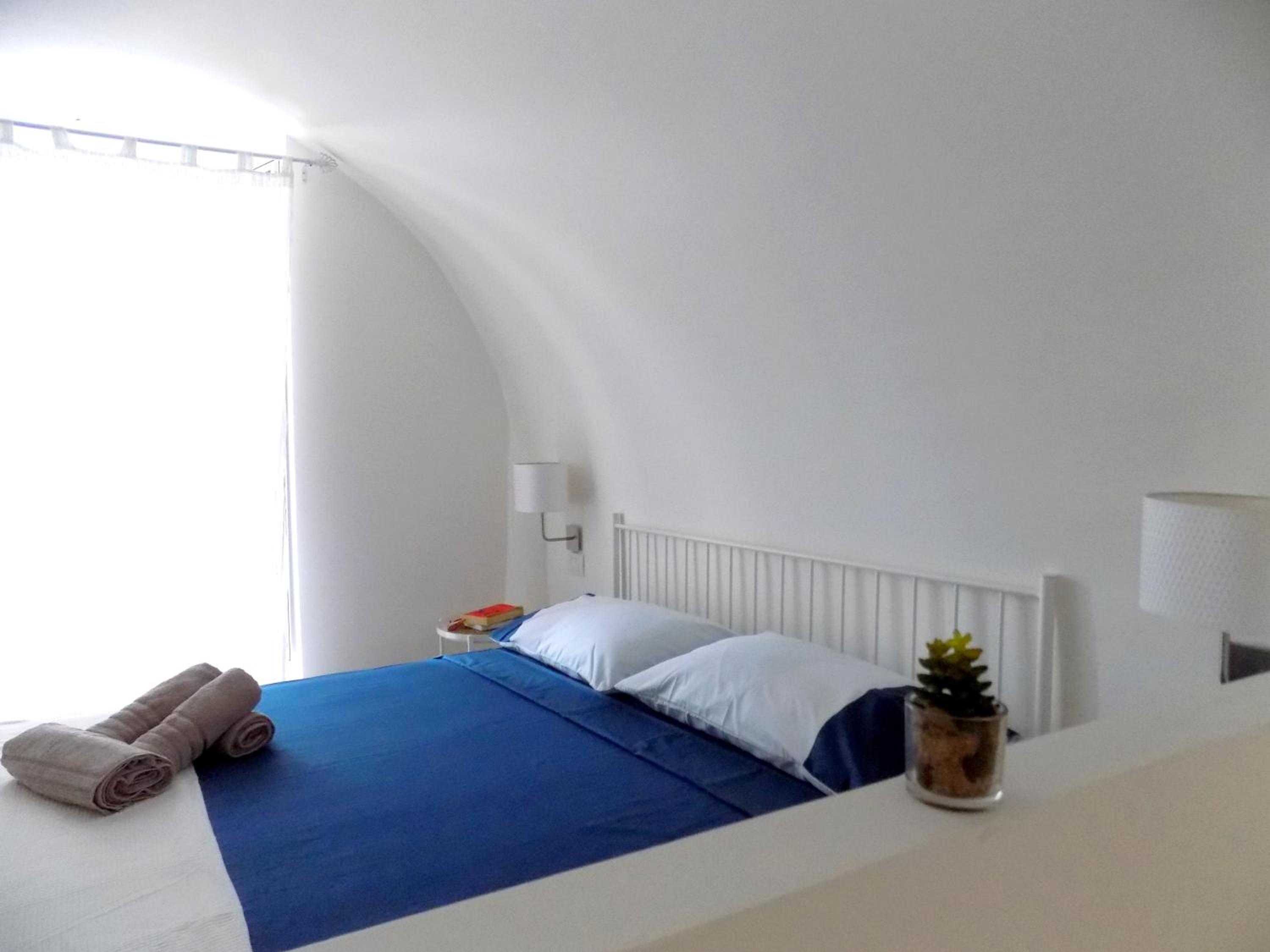 One-Bedroom Apartment - Photo 7