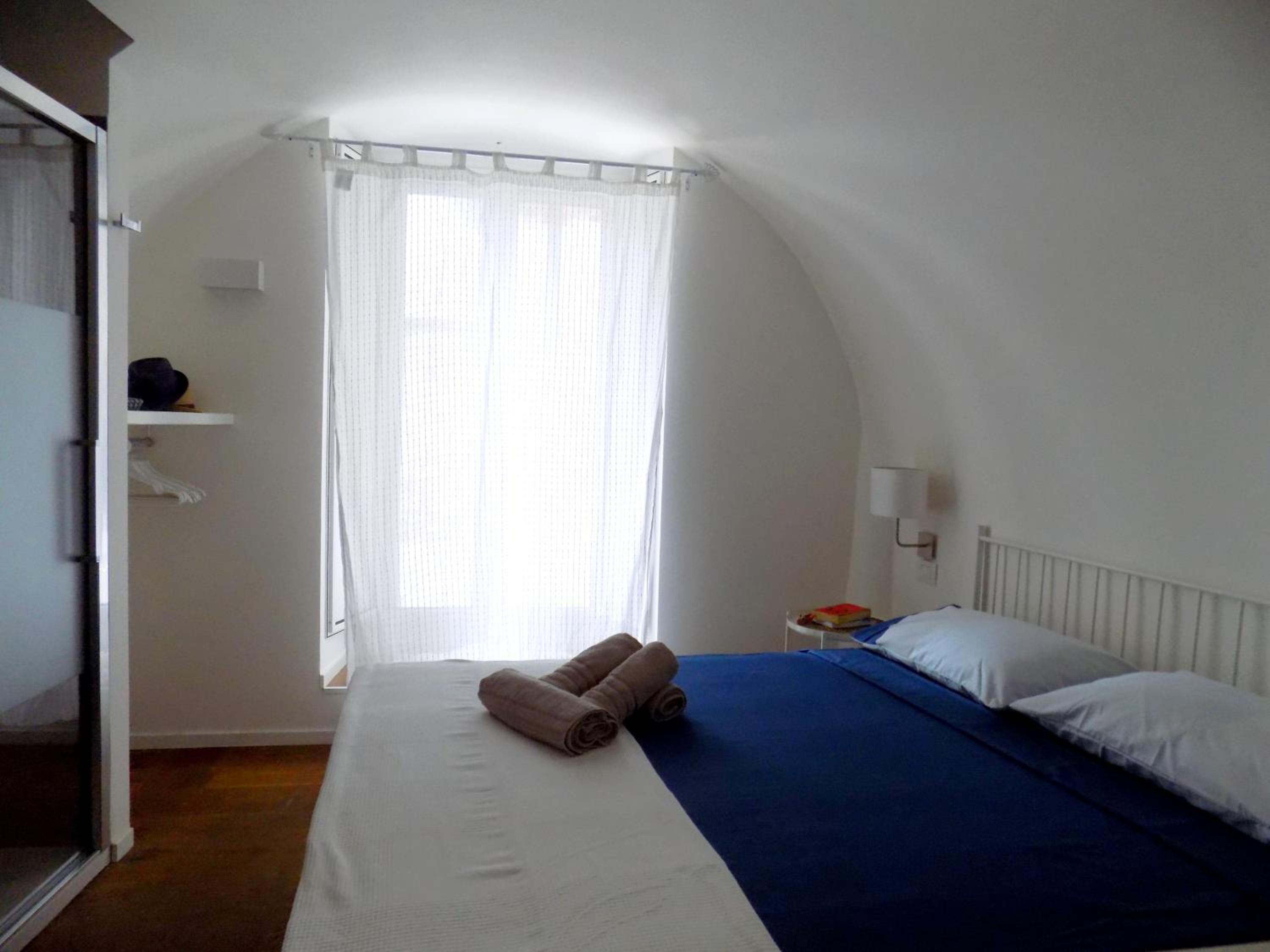 One-Bedroom Apartment - Photo 8