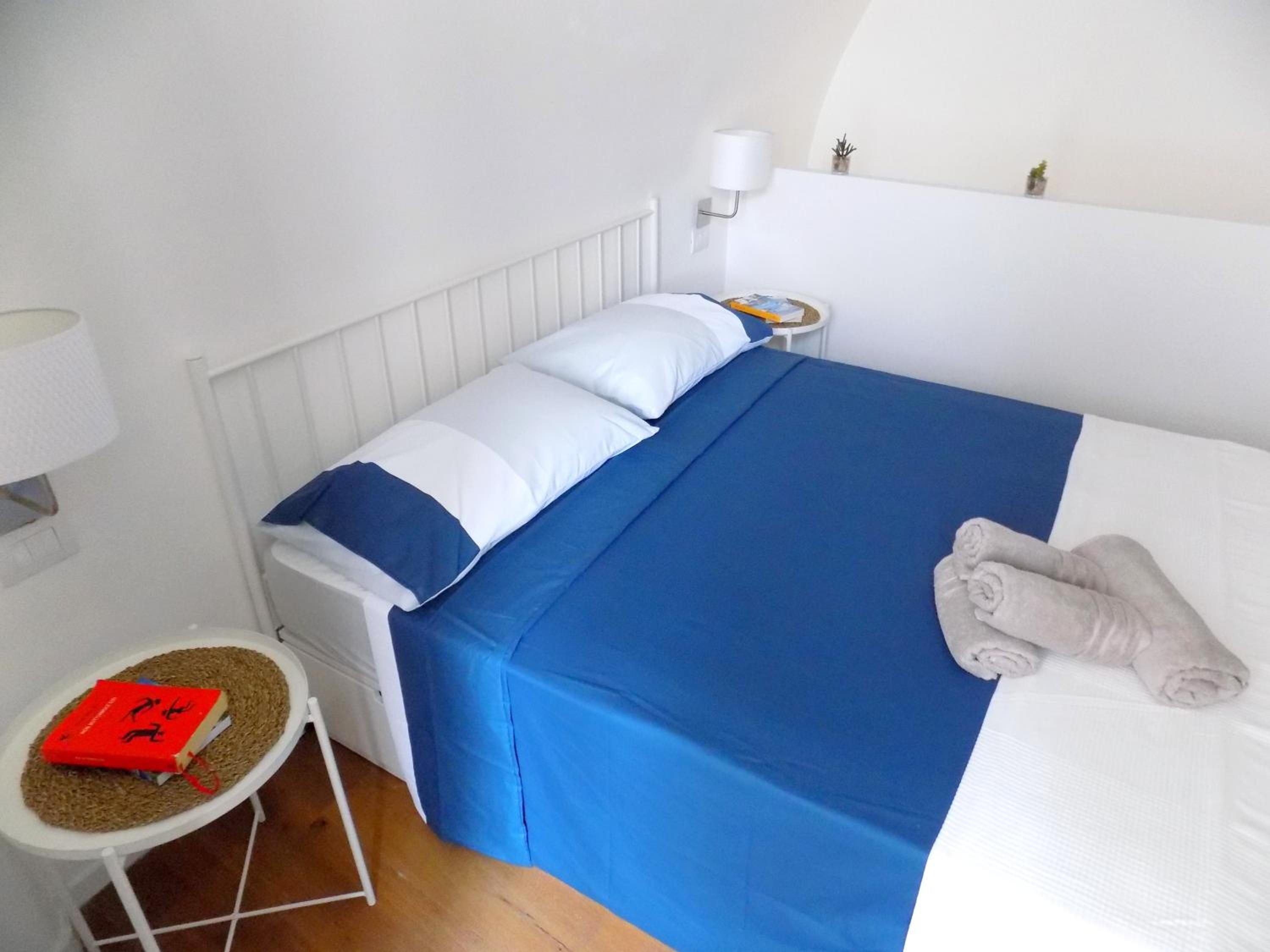 One-Bedroom Apartment - Photo 12
