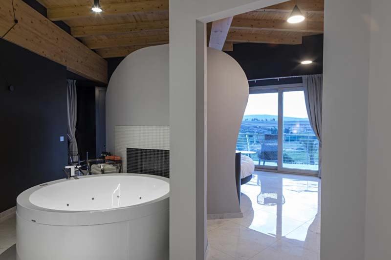 Executive Suite - Photo 4