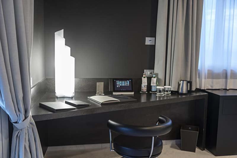 Executive Suite - Photo 11