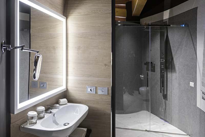 Executive Suite - Photo 6