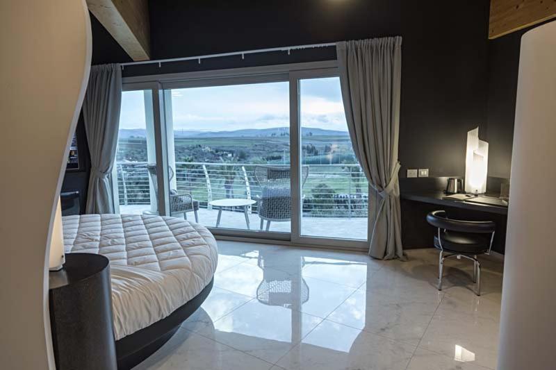 Executive Suite - Photo 7