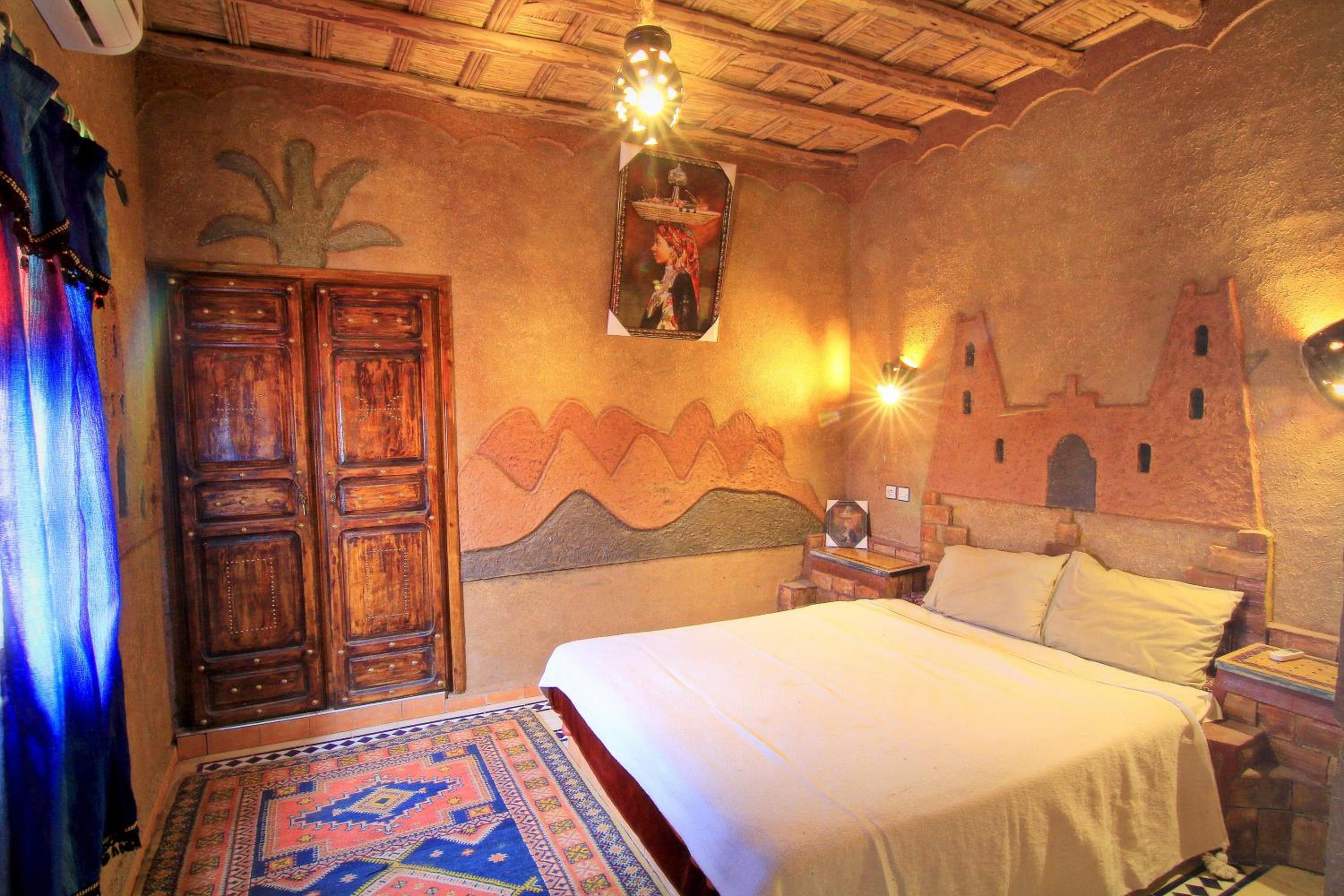 Family Room with Private Bathroom - Photo 3
