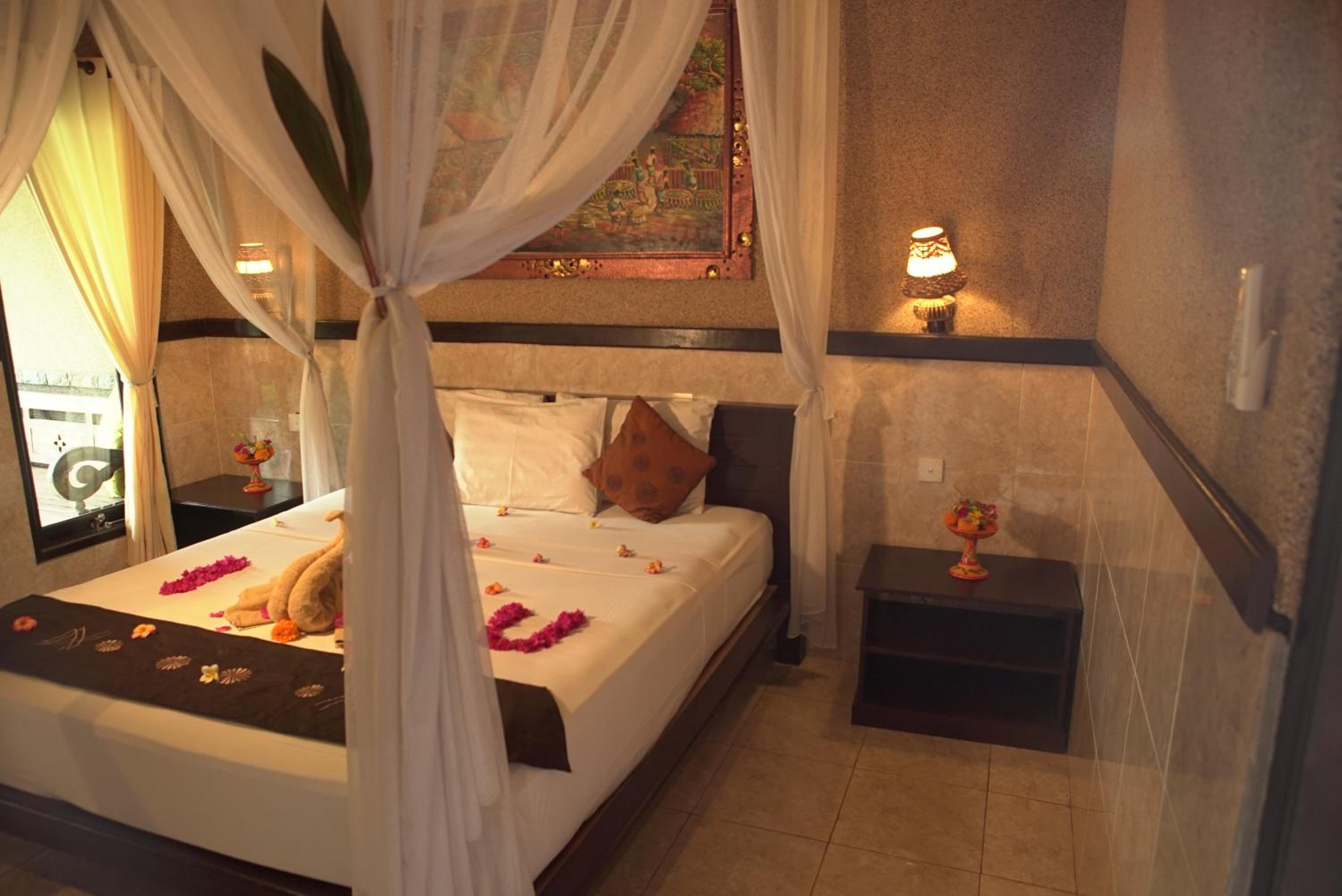 Deluxe Double Room with Air Conditioning - Photo 11