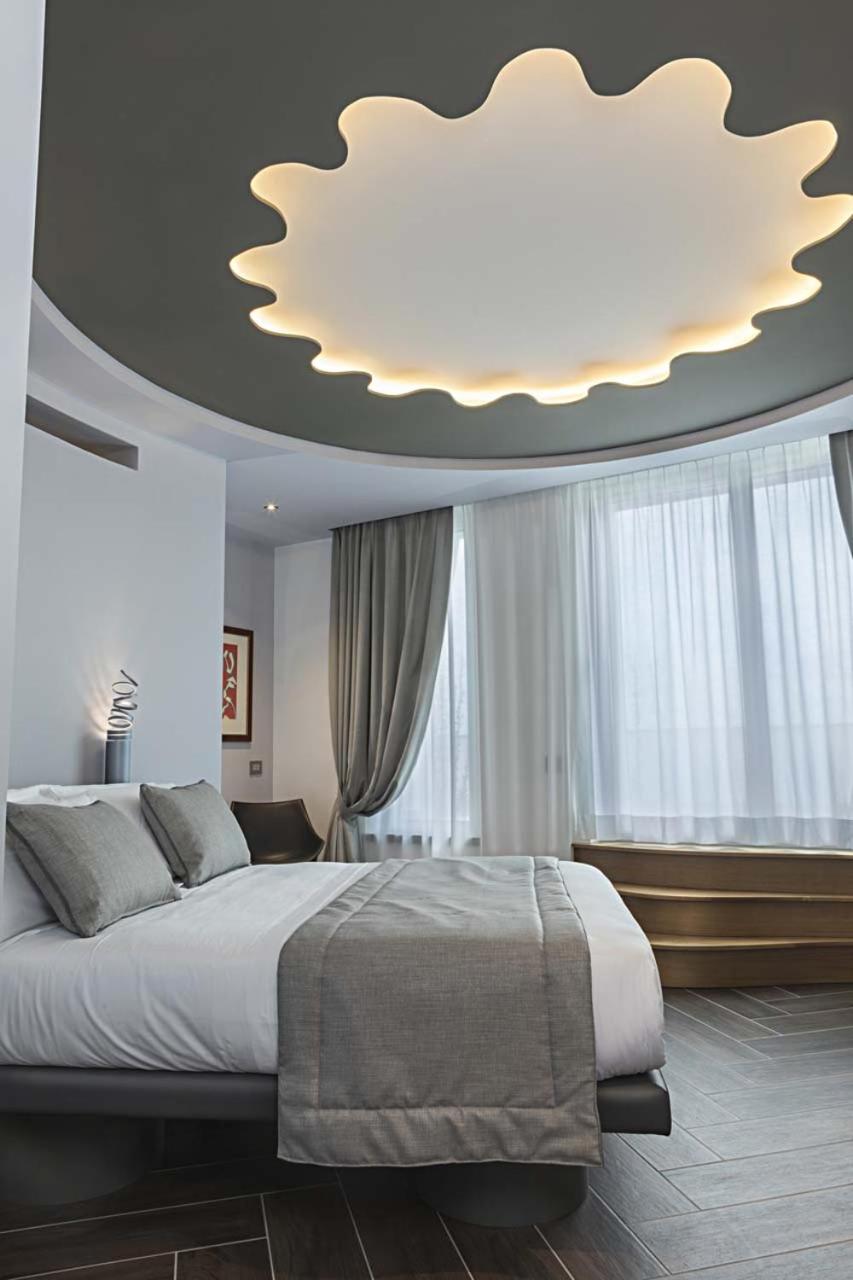 Deluxe Room - Photo 10