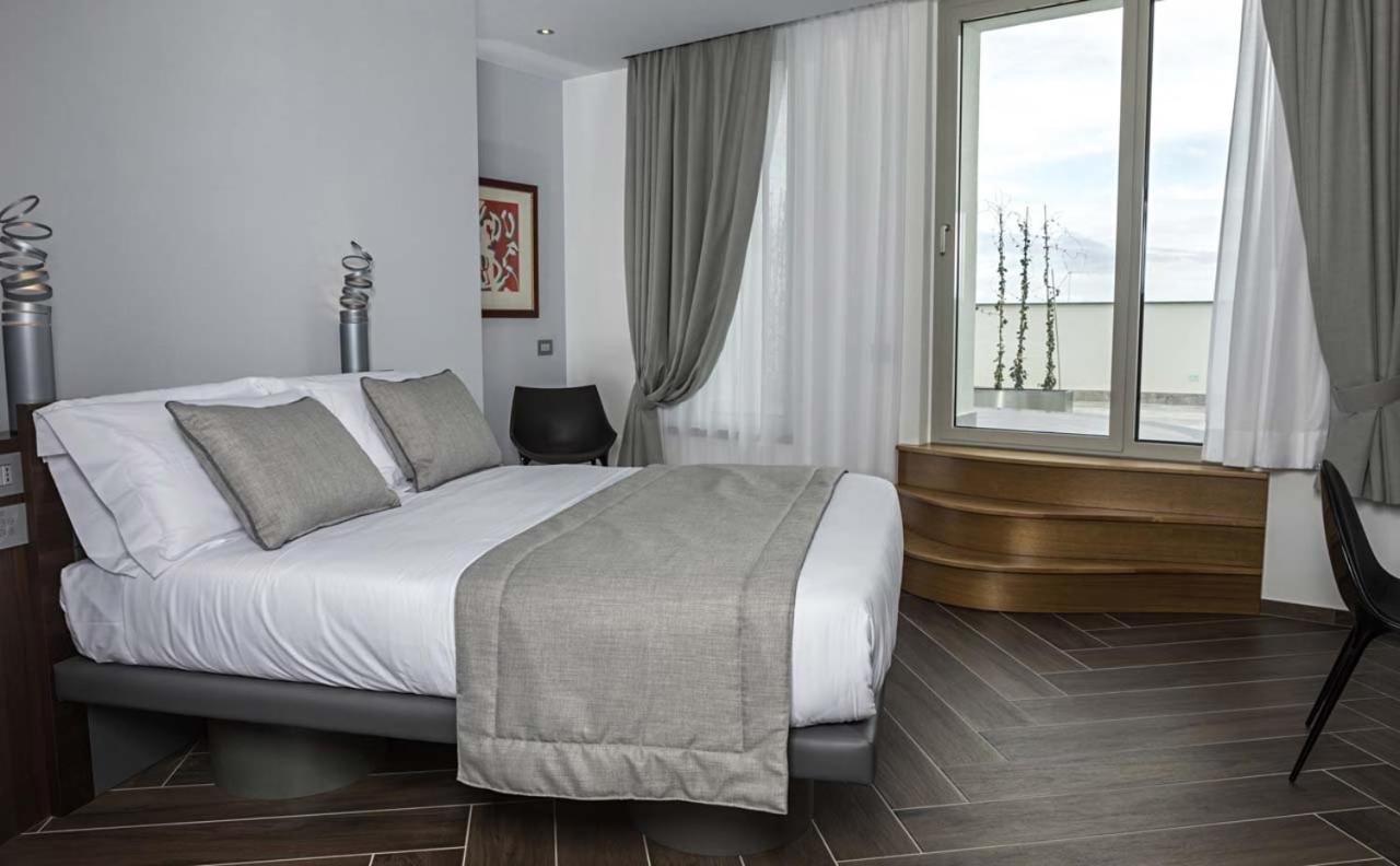 Deluxe Room - Photo 6