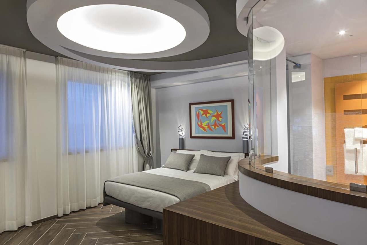 Deluxe Room - Photo 9