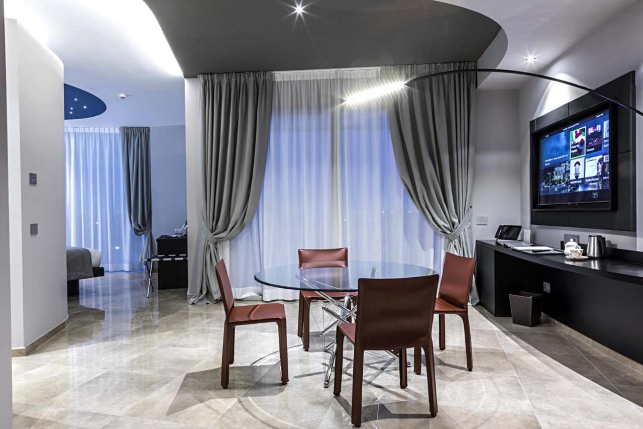 Suite - Photo 8
